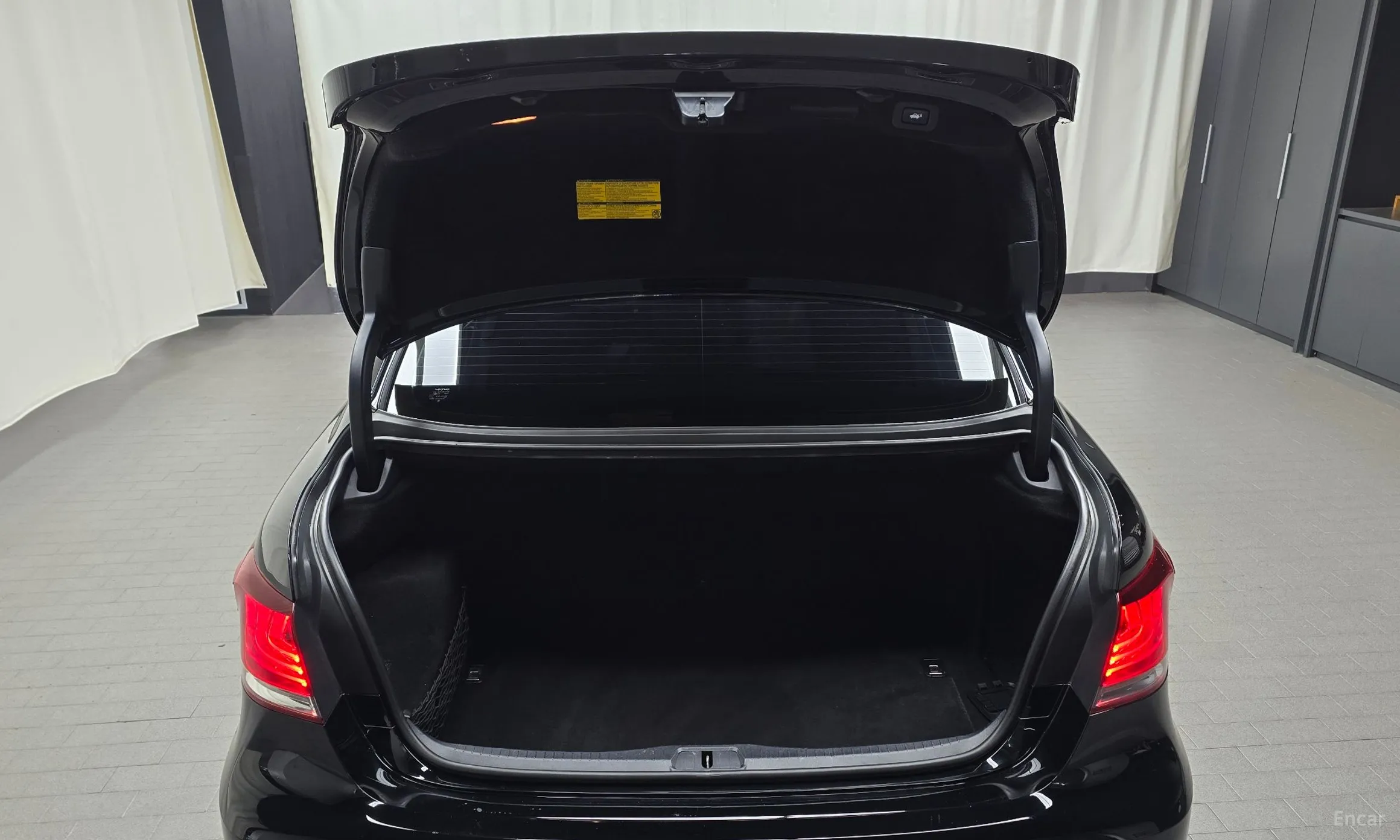 Lexus LS600hL превью 20