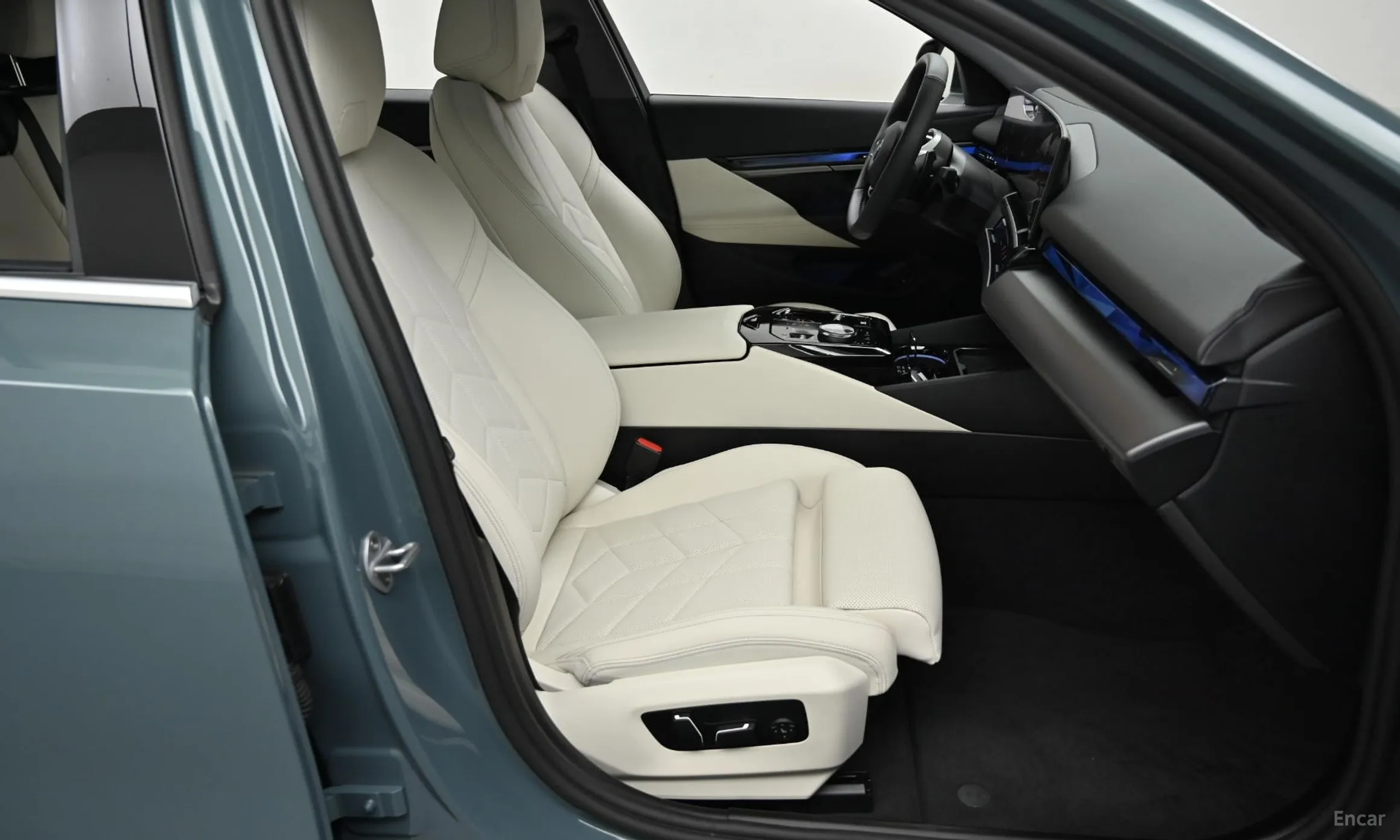 BMW 5 Series (G60) превью 10