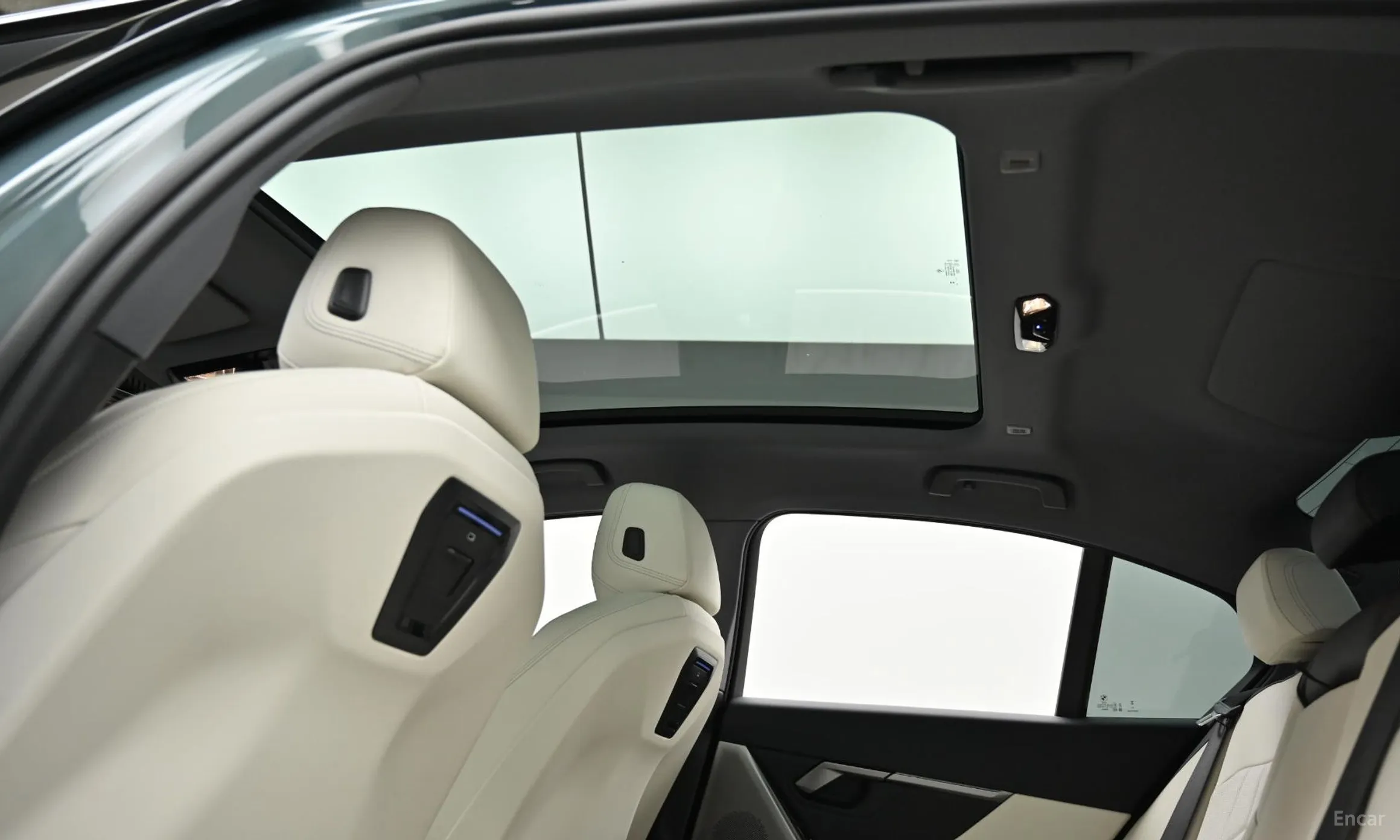 BMW 5 Series (G60) превью 19