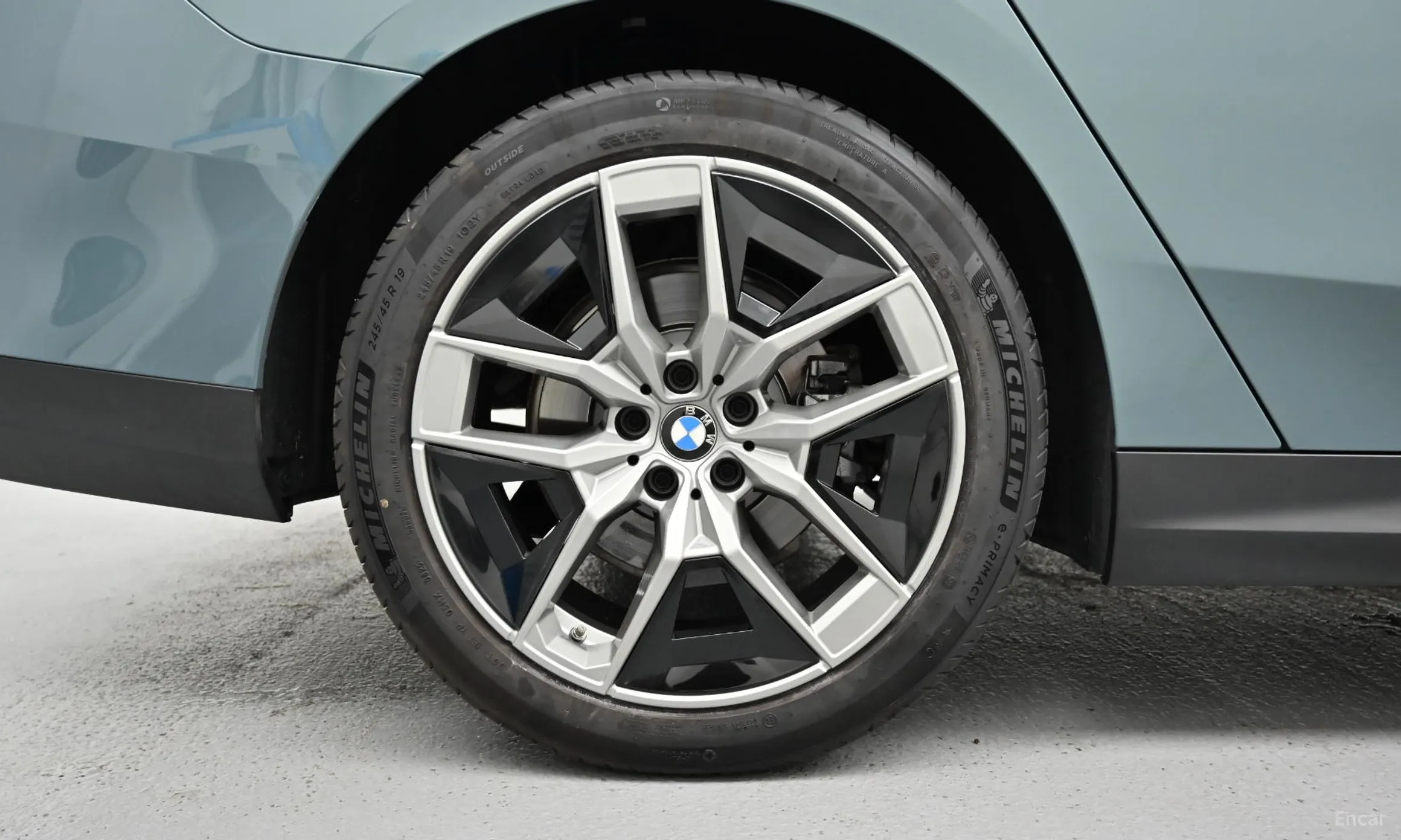 BMW 5 Series (G60) превью 5