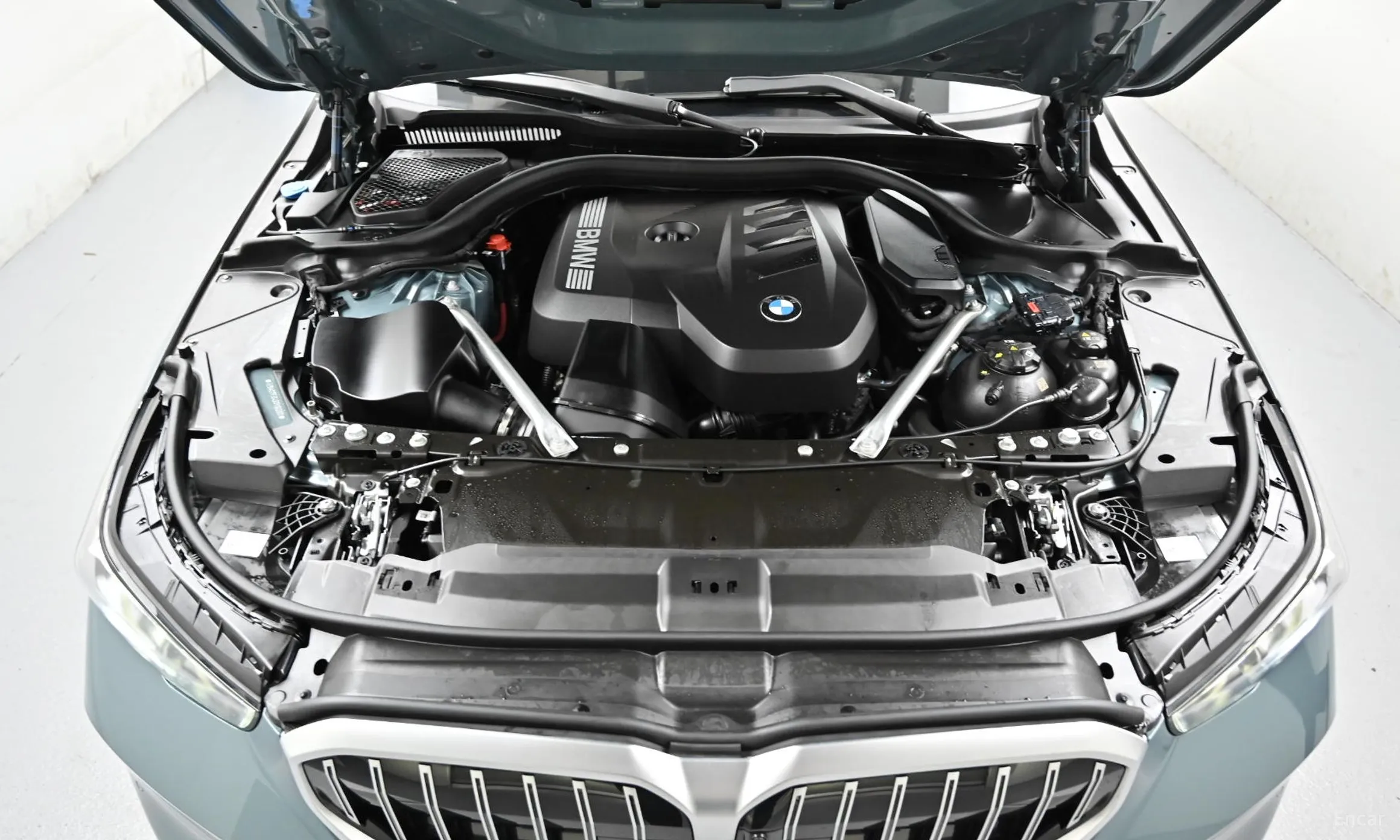 BMW 5 Series (G60) превью 8