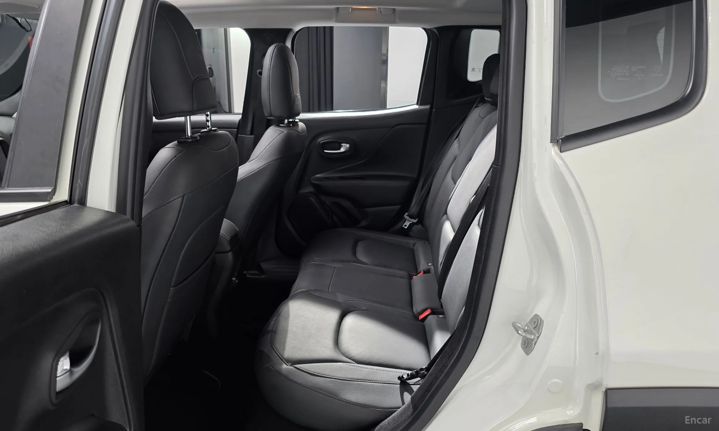 Jeep Renegade превью 12