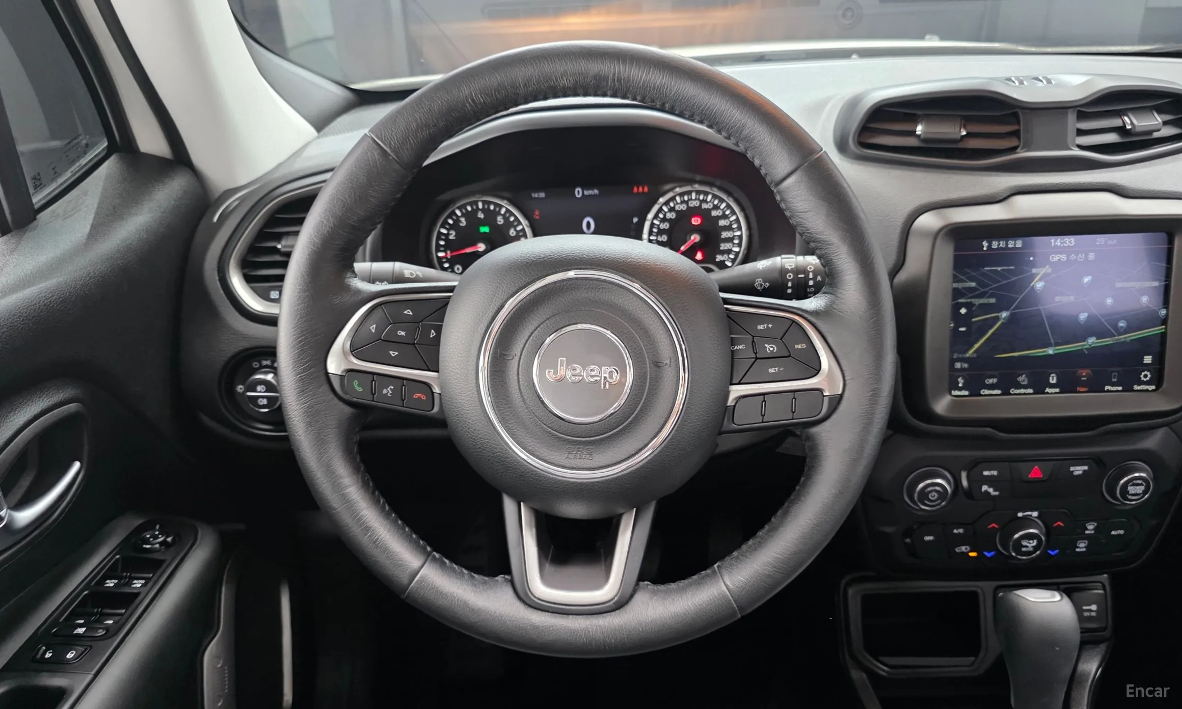 Jeep Renegade превью 13