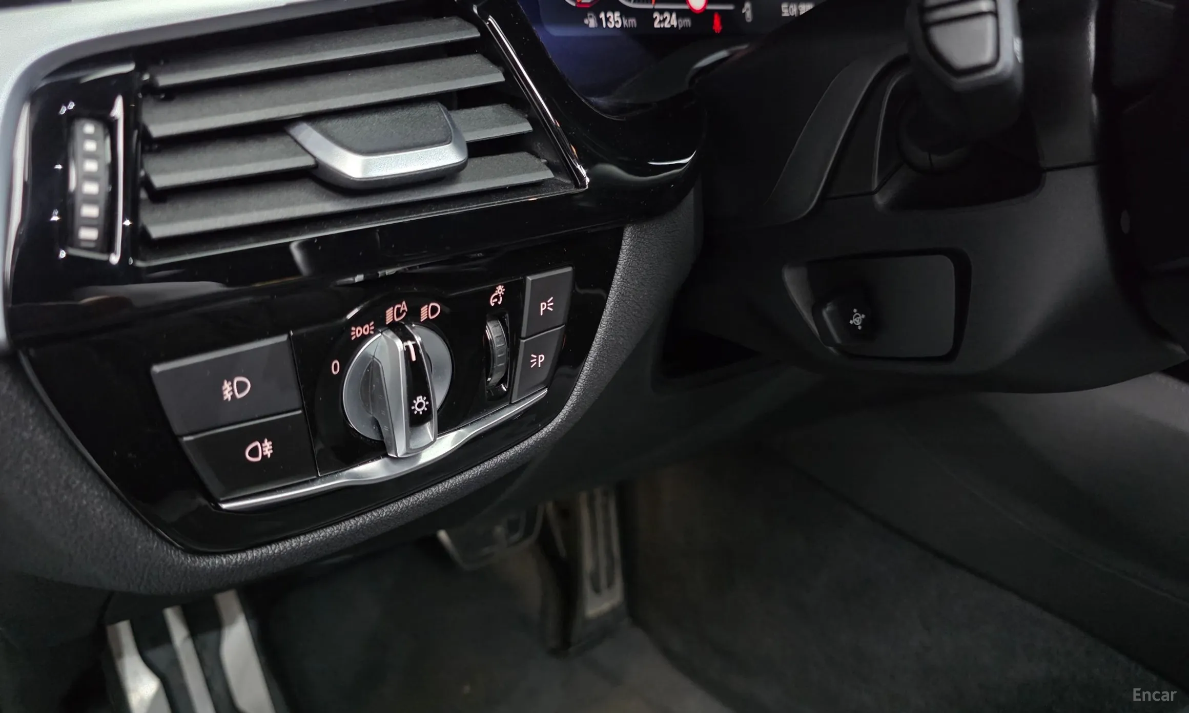 BMW 5 Series (G30) превью 19
