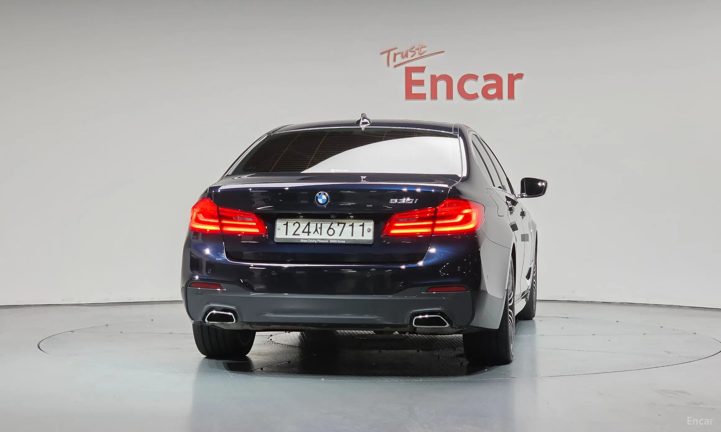 BMW 5 Series (G30) превью 4