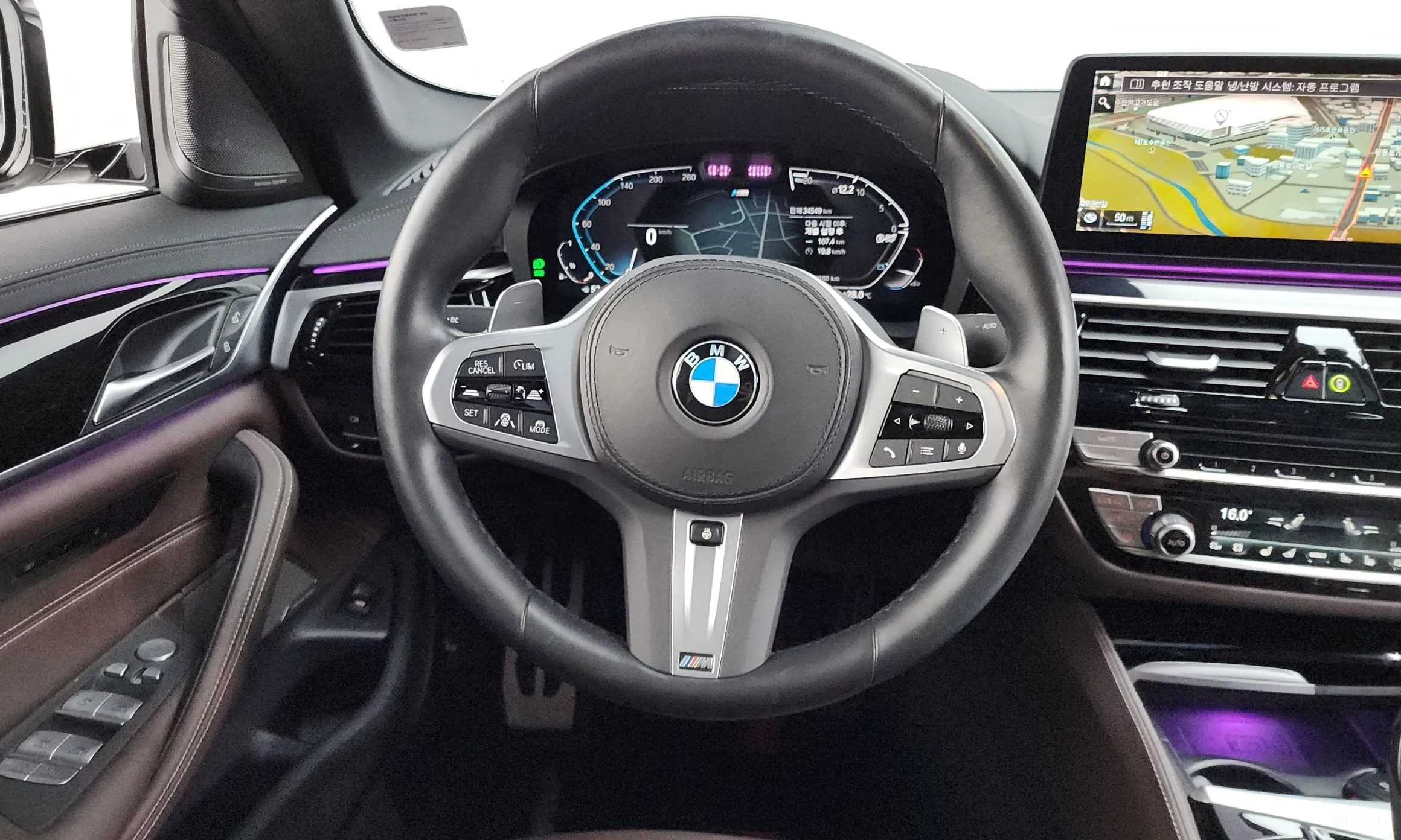 BMW 5 Series (G30) превью 13
