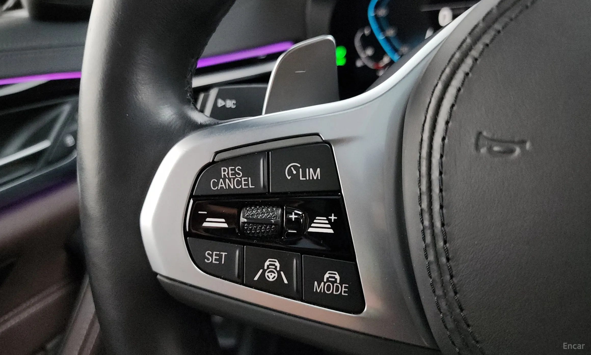 BMW 5 Series (G30) превью 15