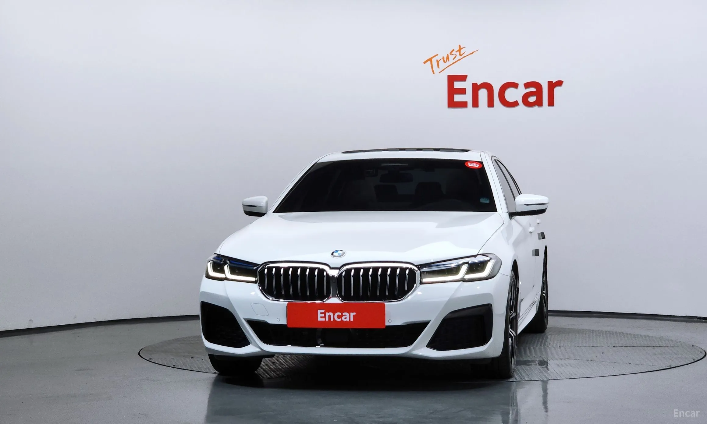 BMW 5 Series (G30) превью 3