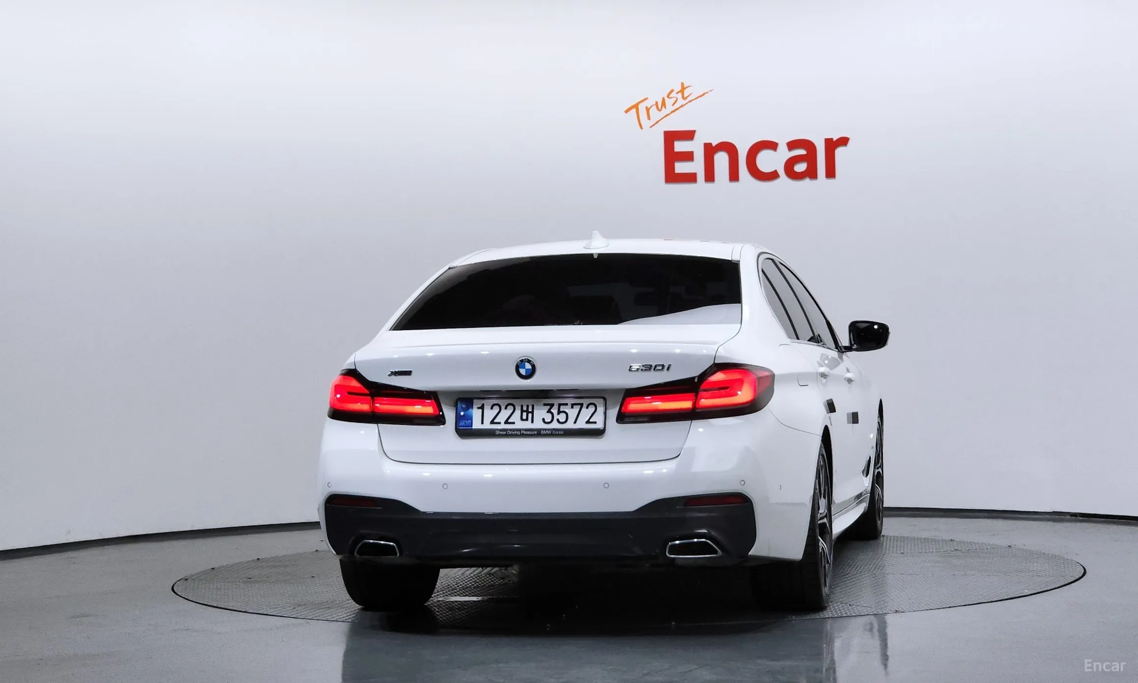 BMW 5 Series (G30) превью 4