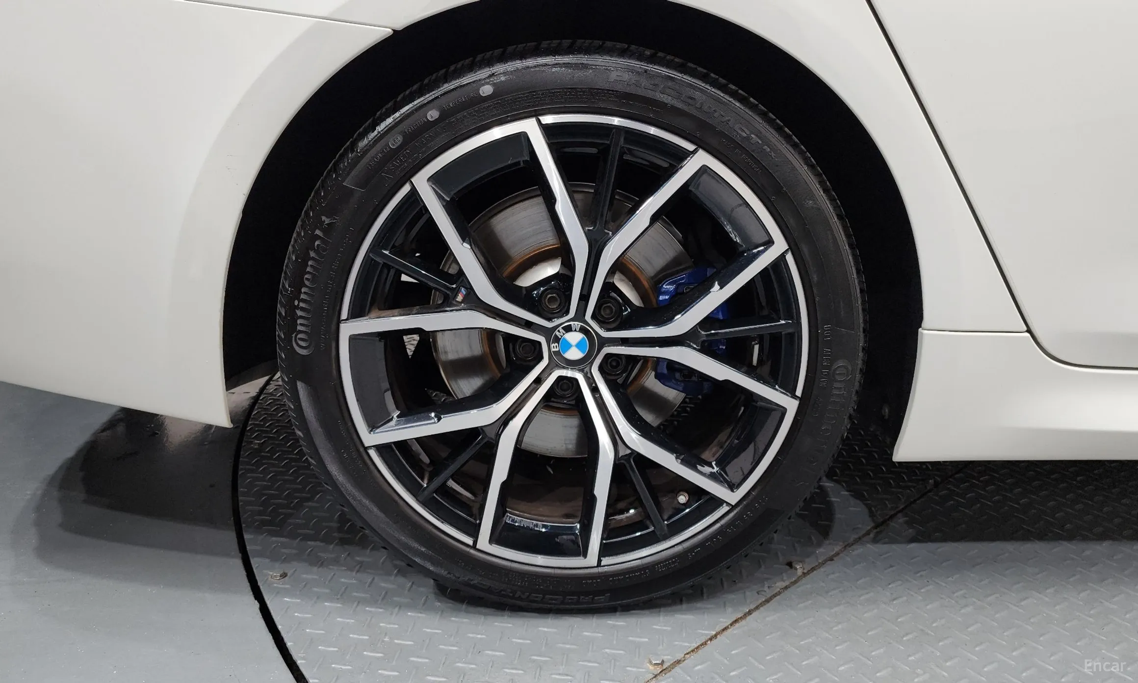 BMW 5 Series (G30) превью 5