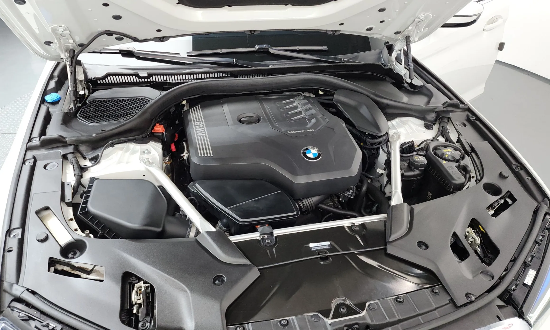 BMW 5 Series (G30) превью 6
