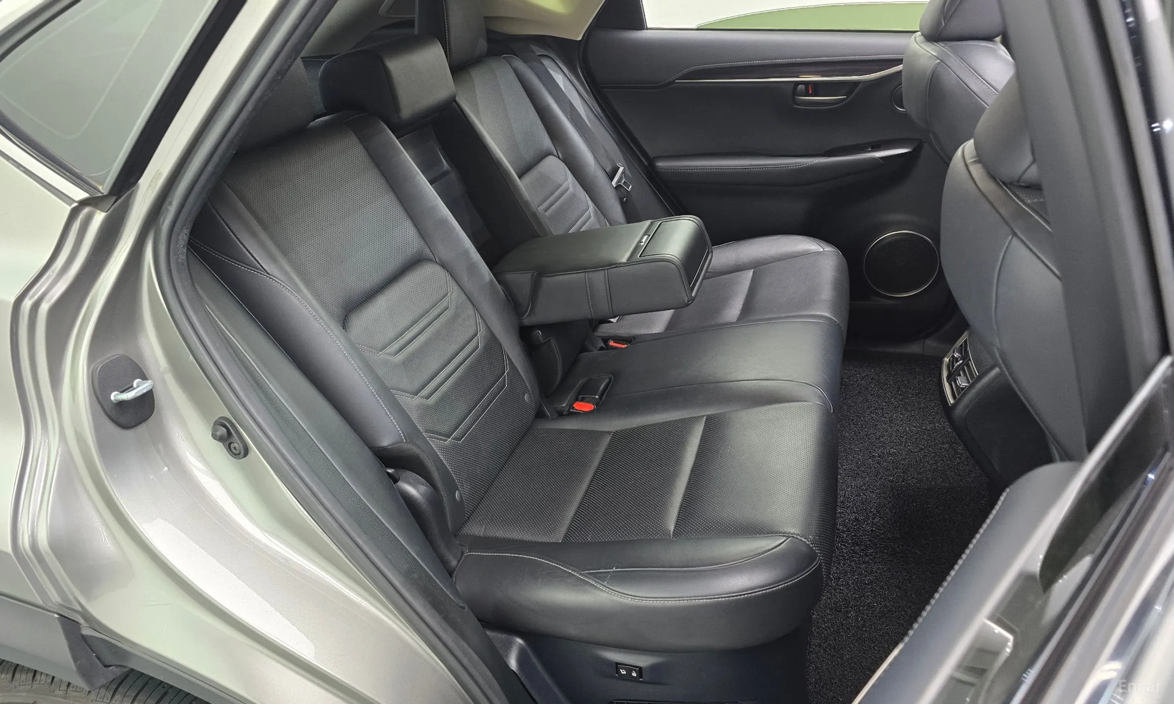 Lexus NX300h превью 11