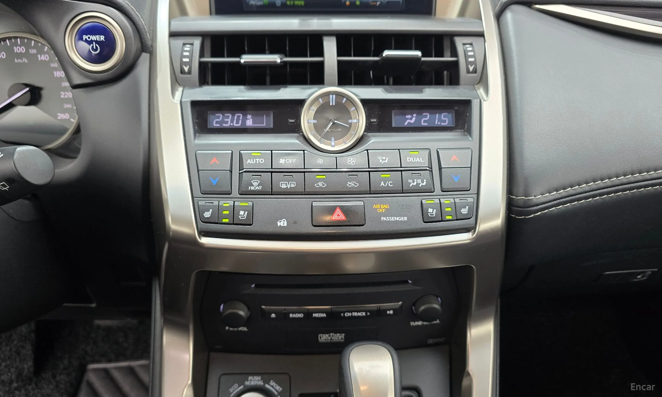 Lexus NX300h превью 16