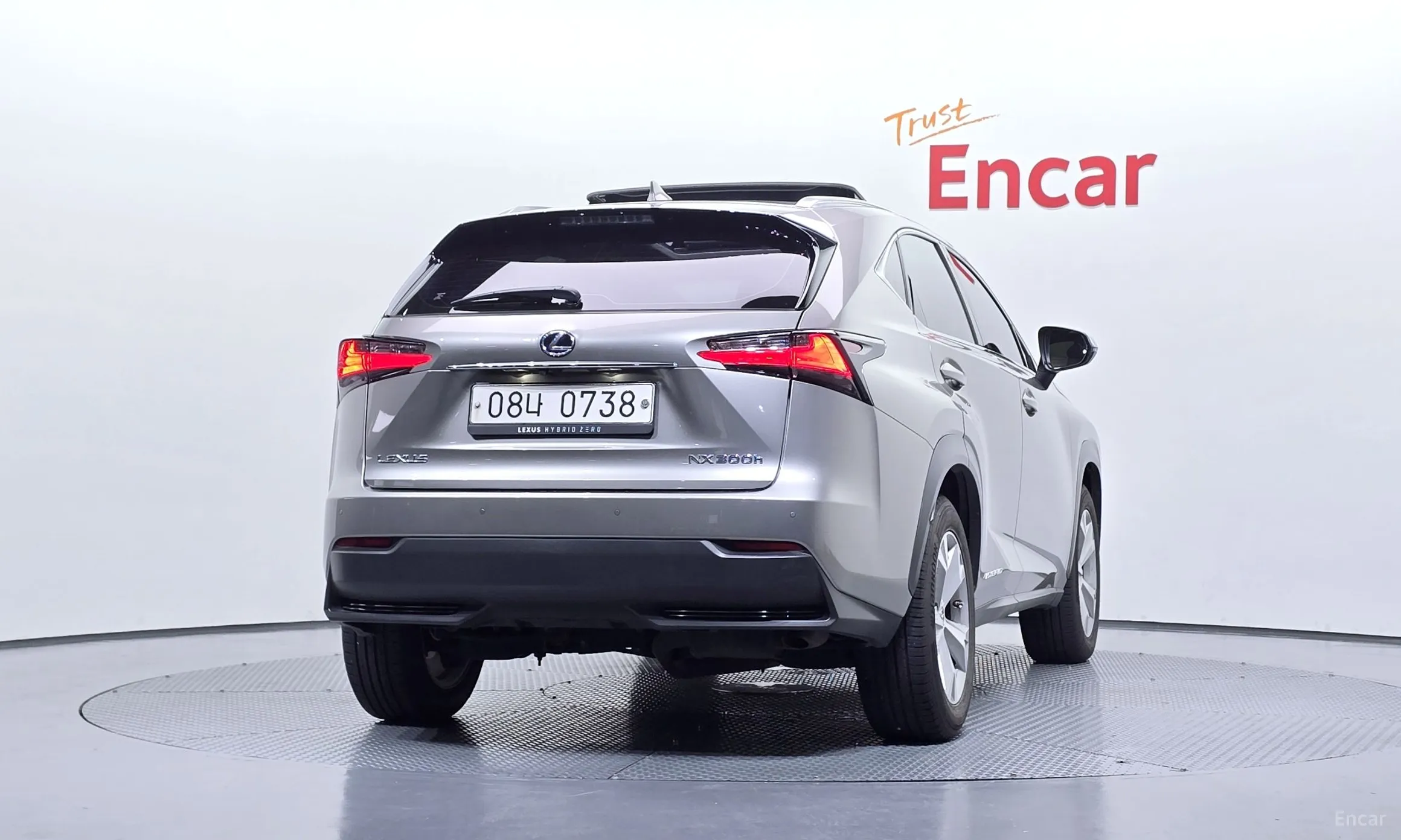 Lexus NX300h превью 4
