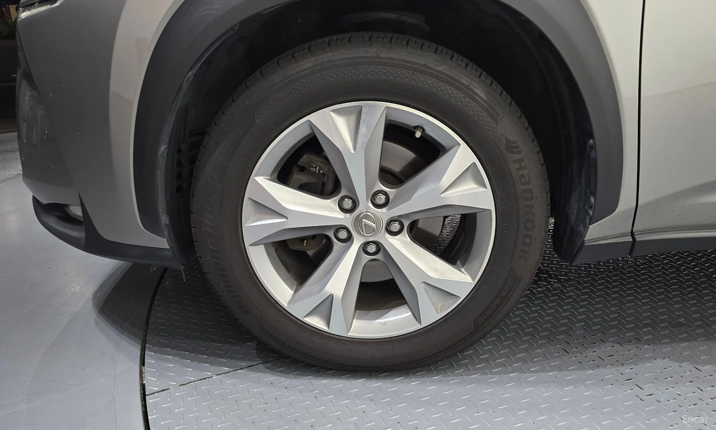 Lexus NX300h превью 5