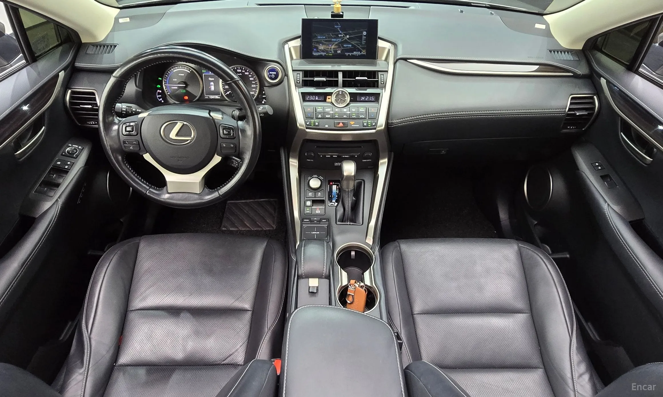 Lexus NX300h превью 7