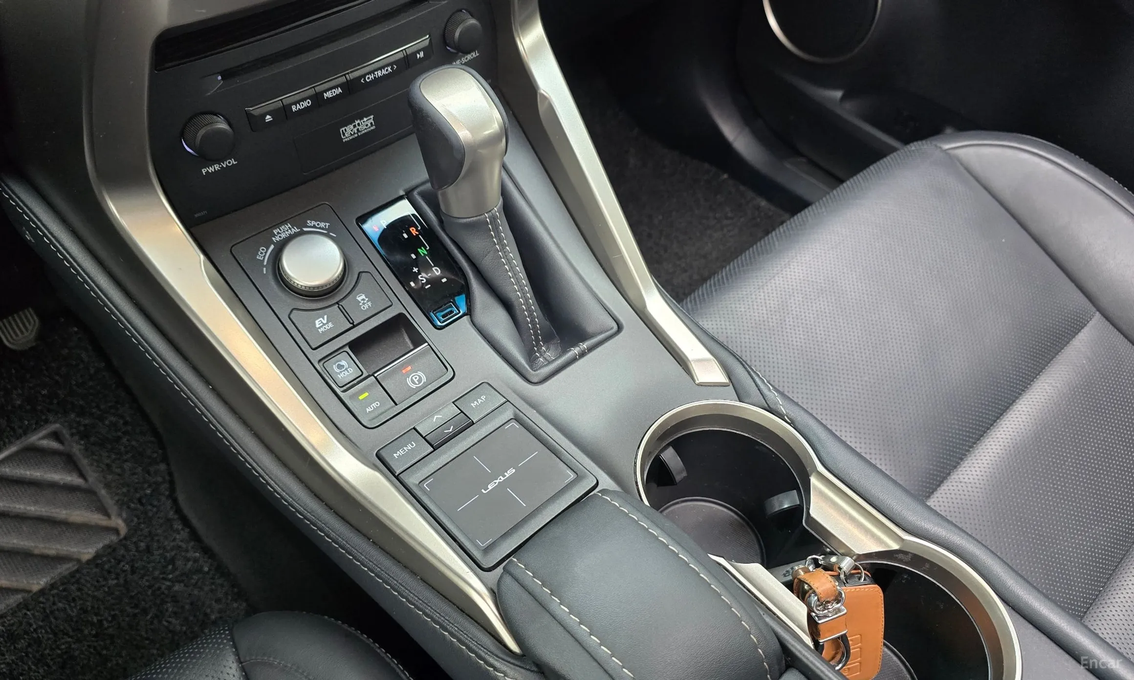 Lexus NX300h превью 9