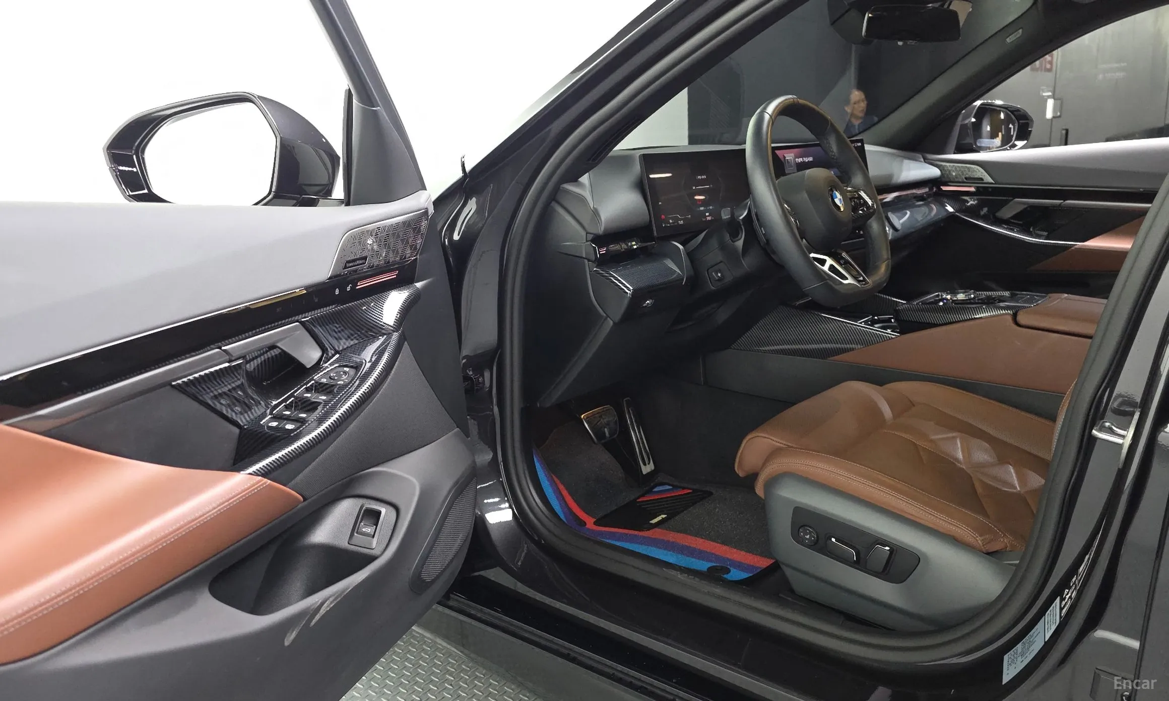 BMW 5 Series (G60) превью 10