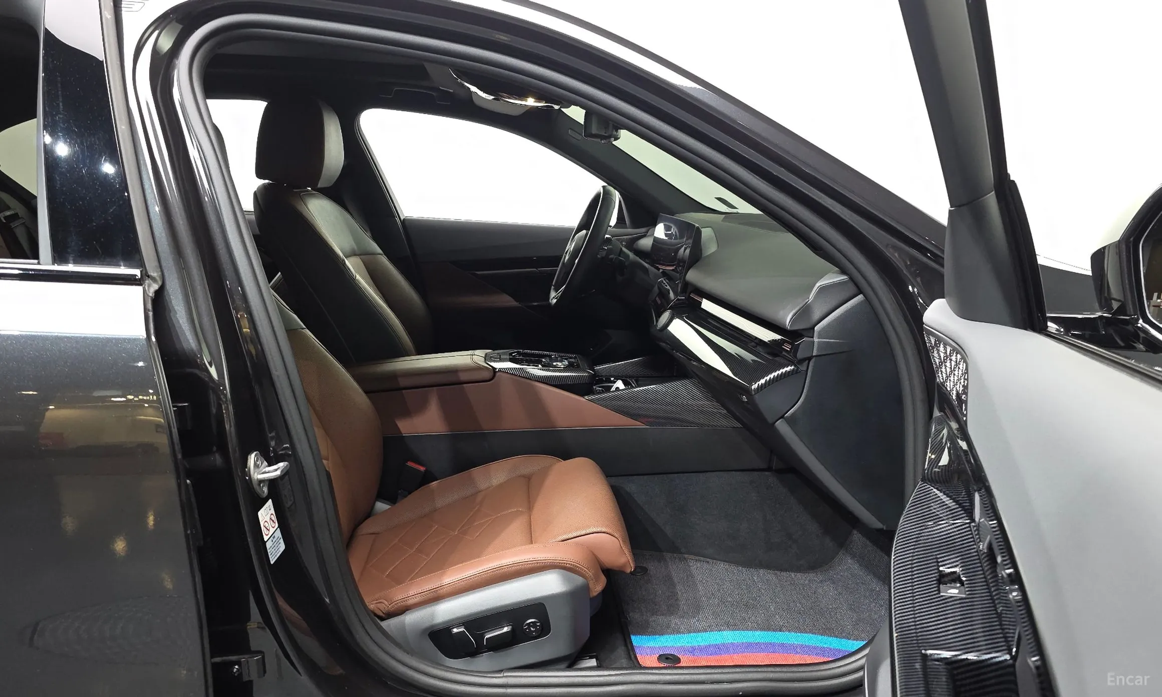 BMW 5 Series (G60) превью 11