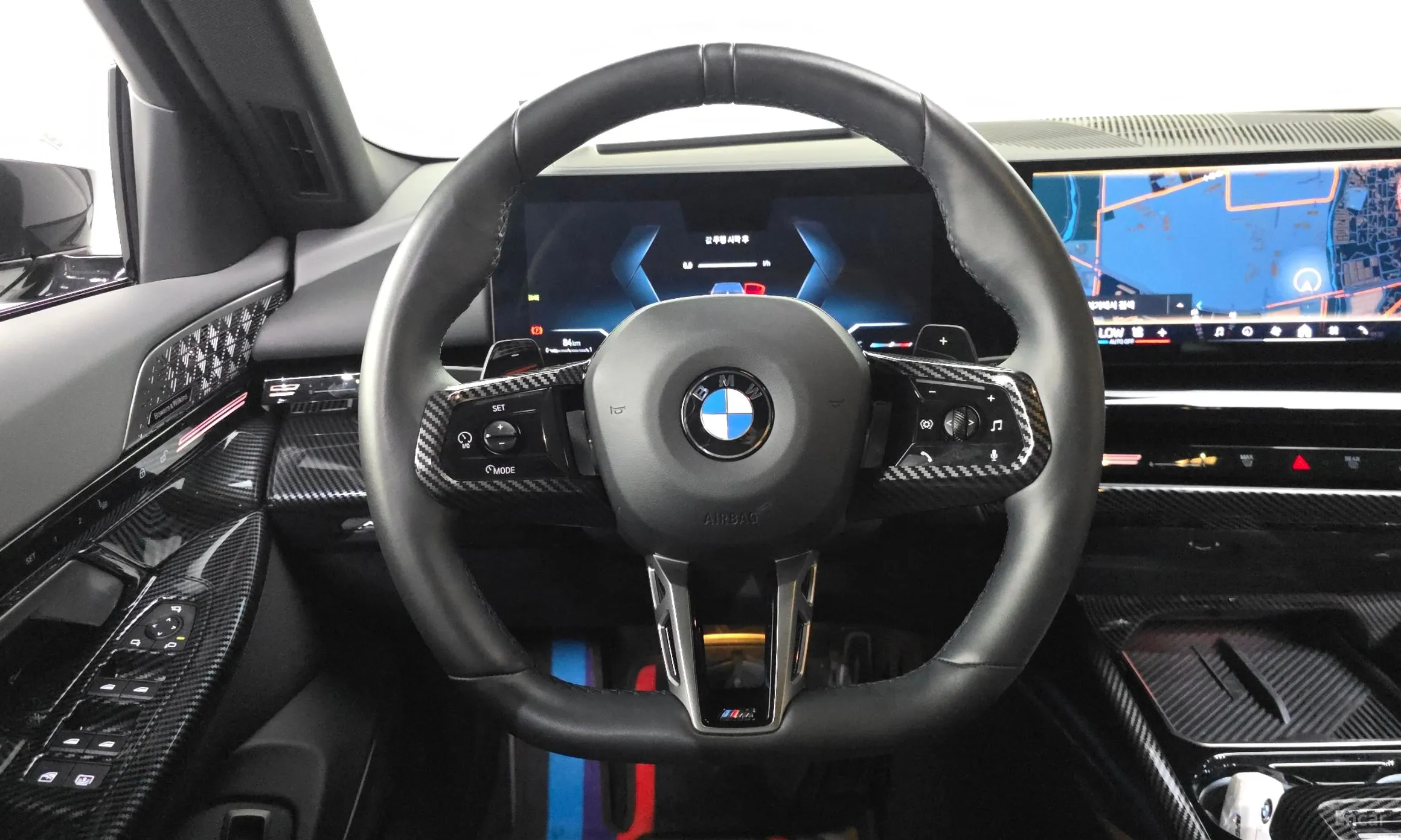 BMW 5 Series (G60) превью 13