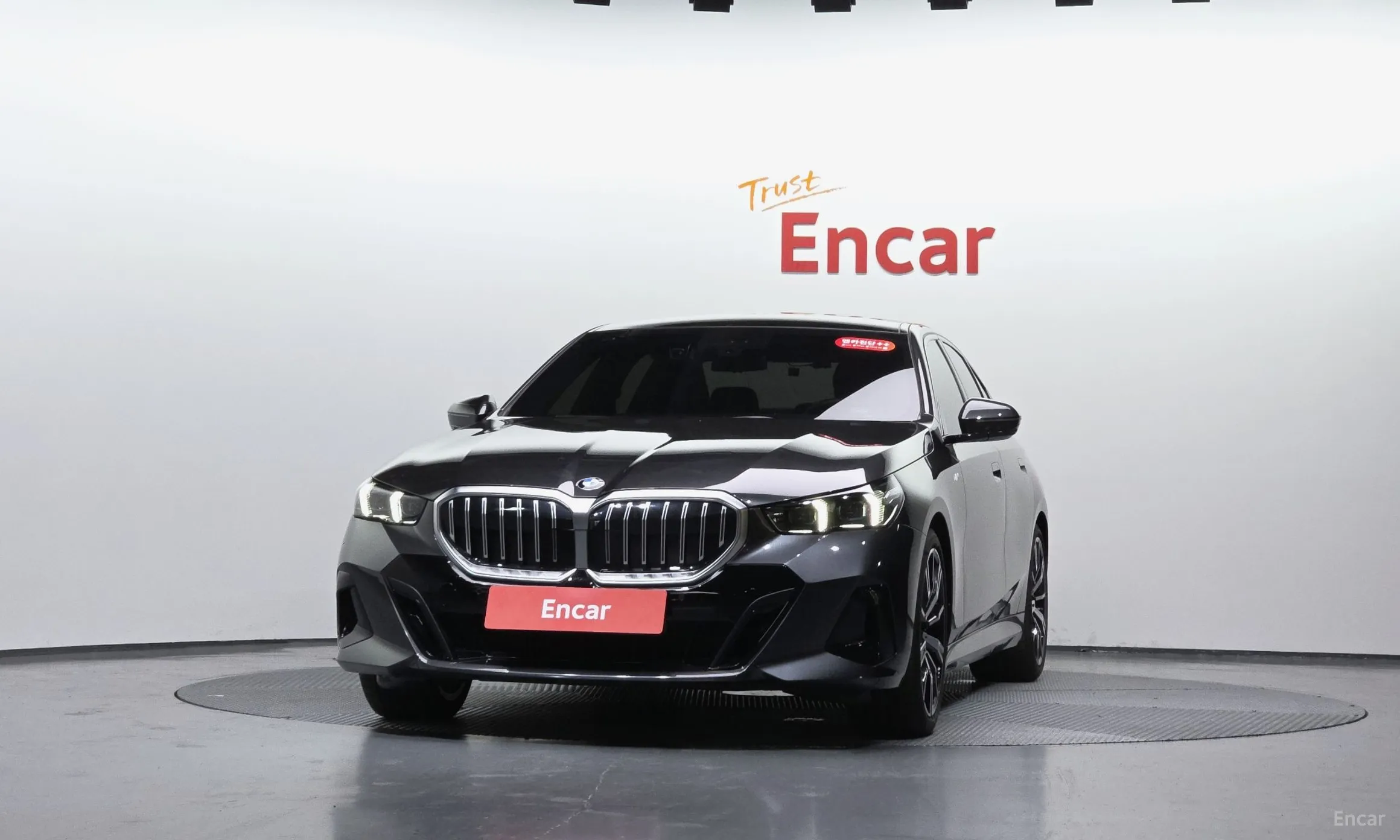 BMW 5 Series (G60) превью 3