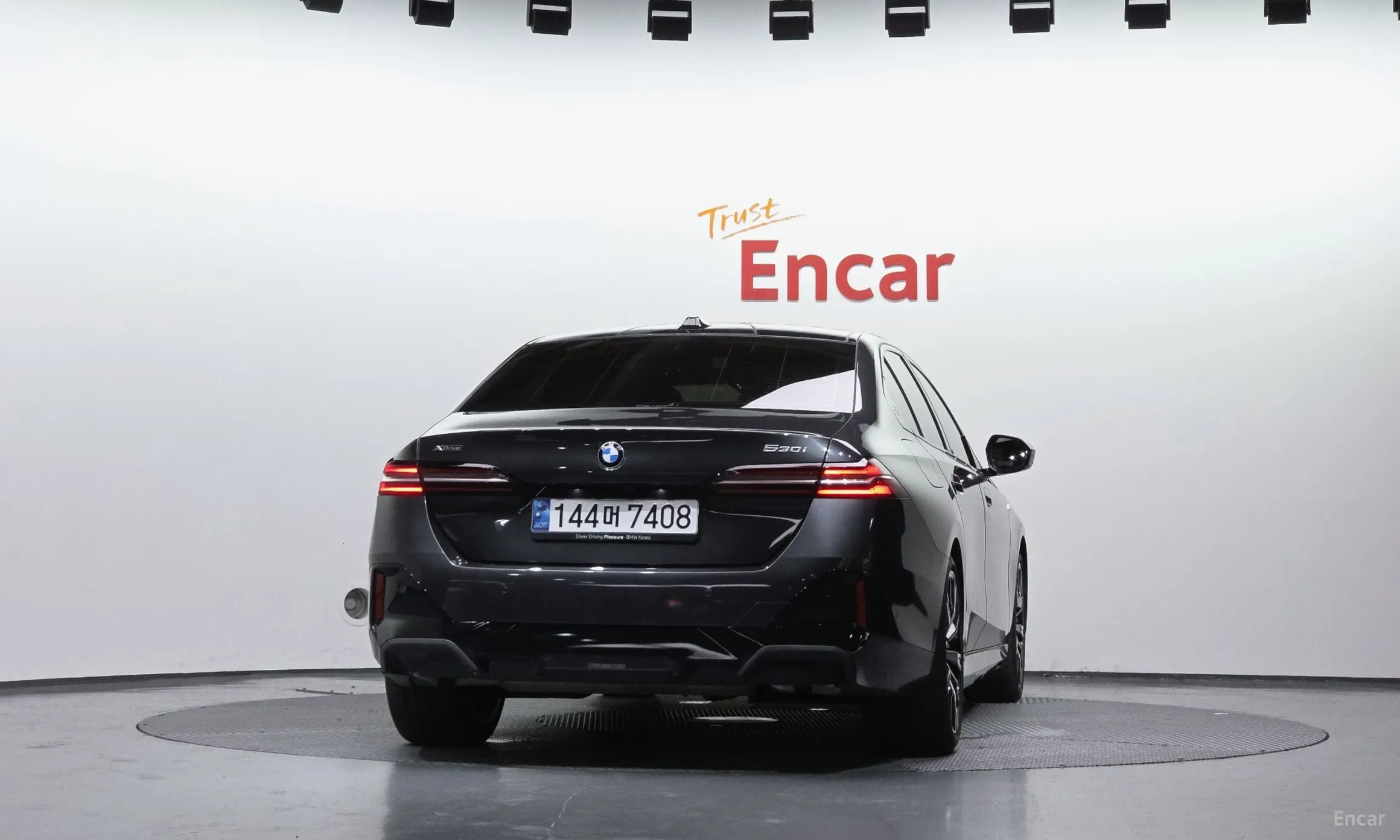 BMW 5 Series (G60) превью 4