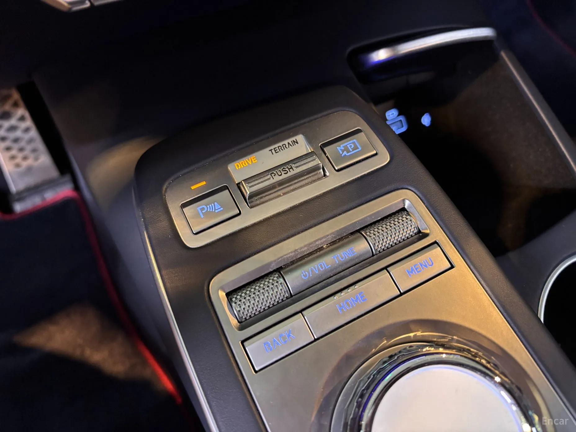 Genesis GV70 превью 14