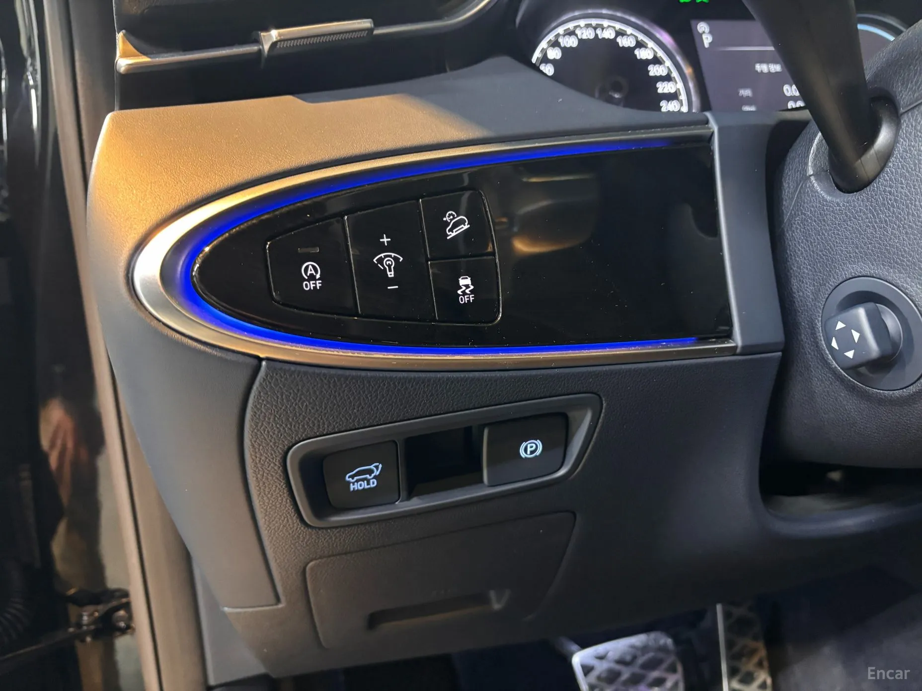 Genesis GV70 превью 17