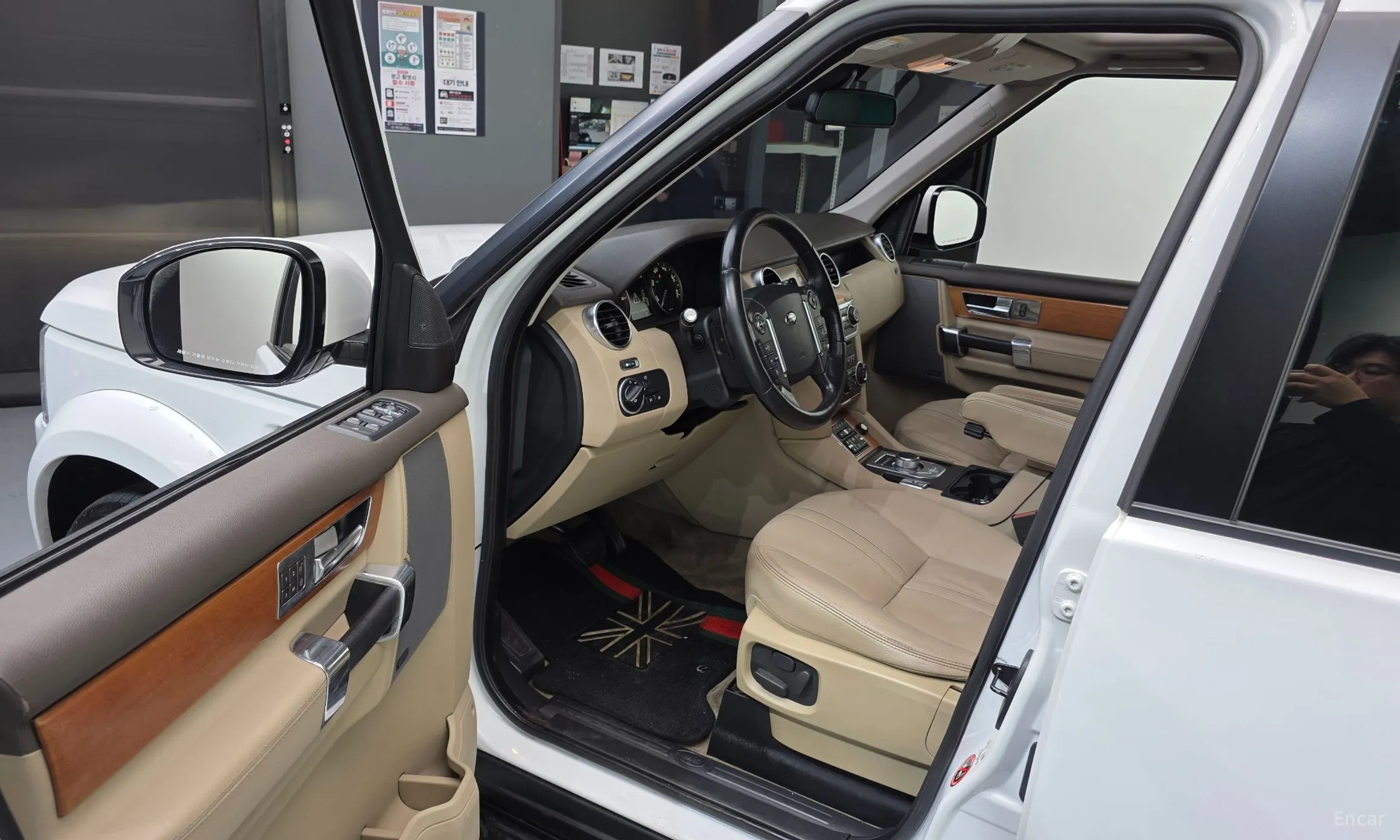 Land Rover Discovery 4 превью 10