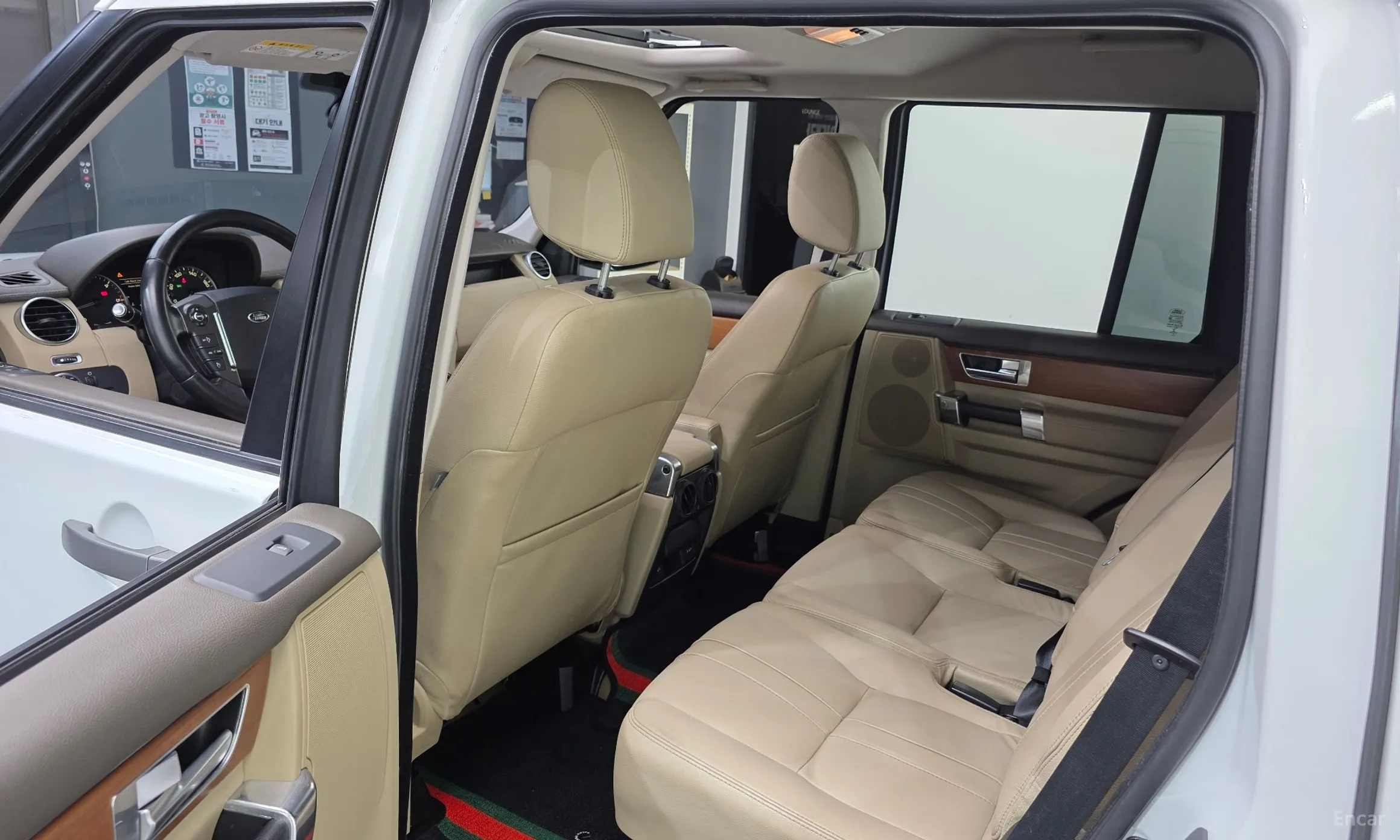 Land Rover Discovery 4 превью 11