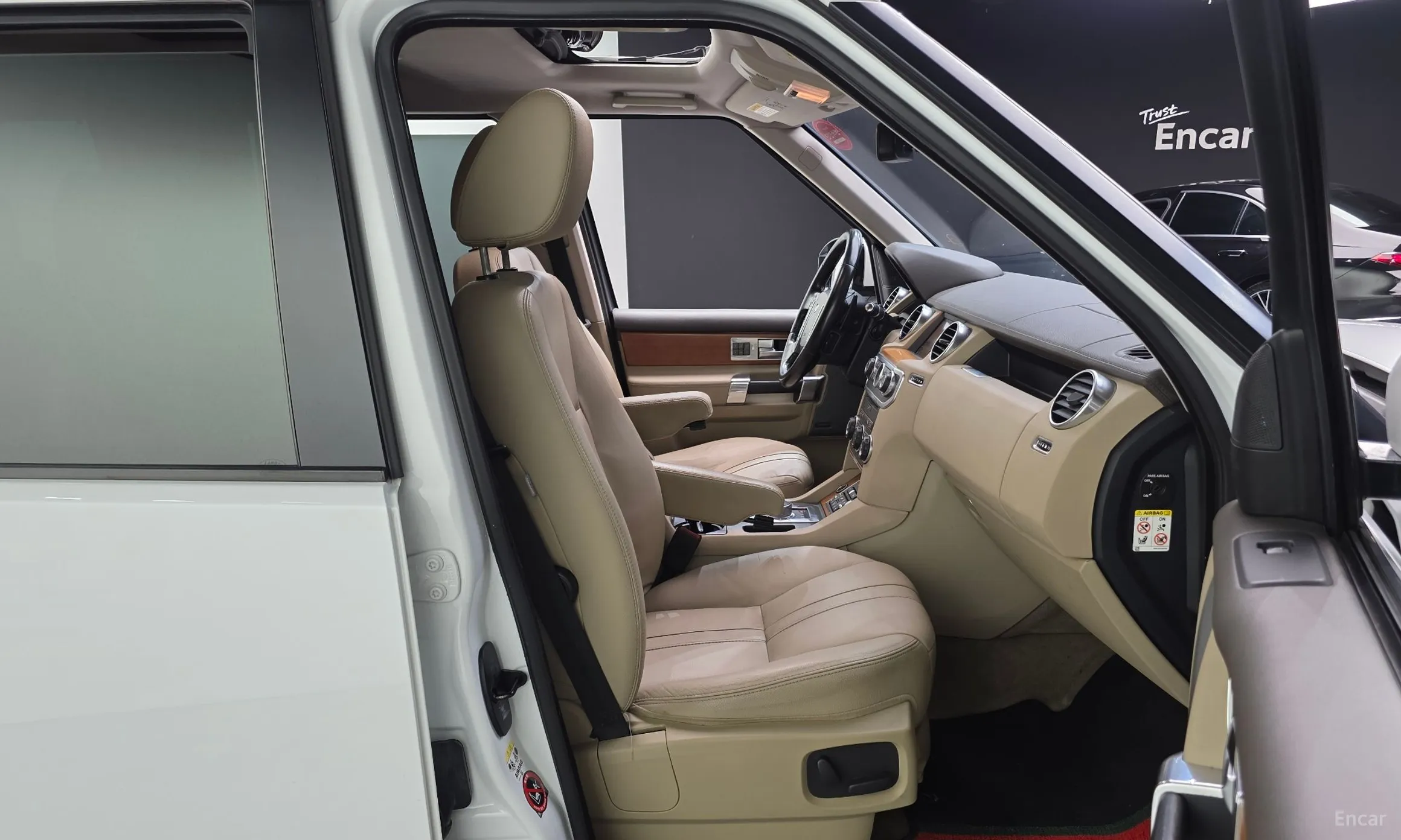 Land Rover Discovery 4 превью 12