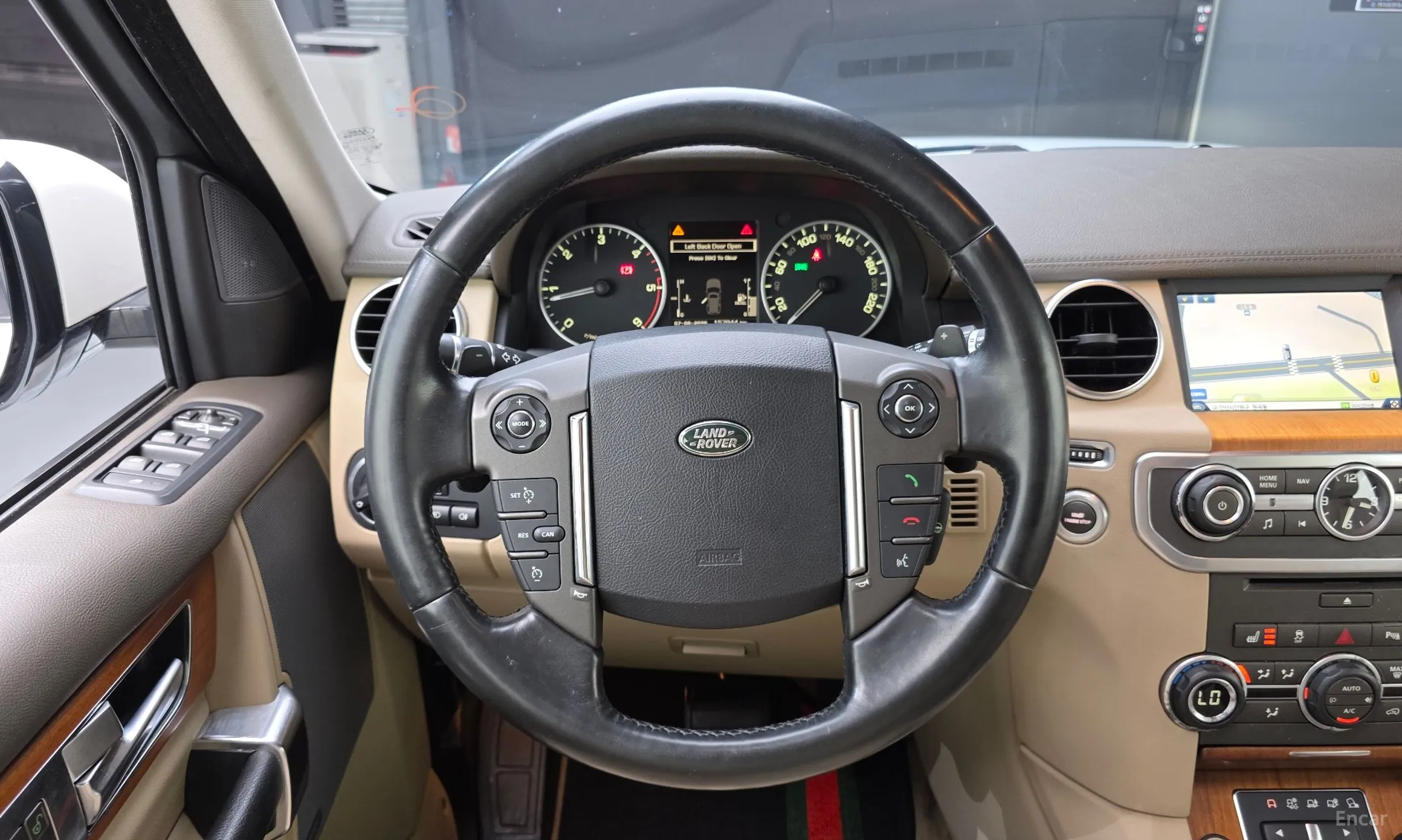 Land Rover Discovery 4 превью 13