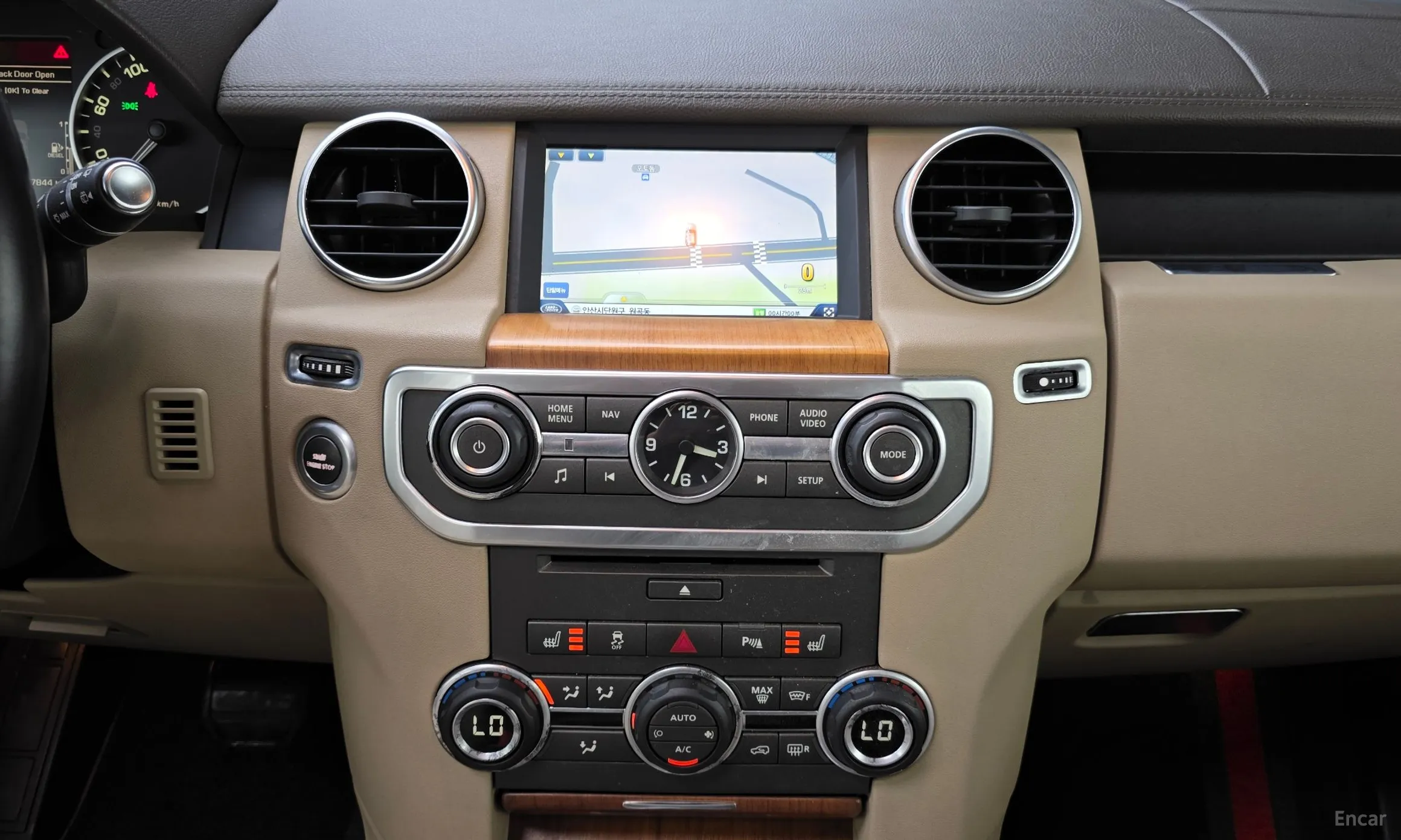 Land Rover Discovery 4 превью 18
