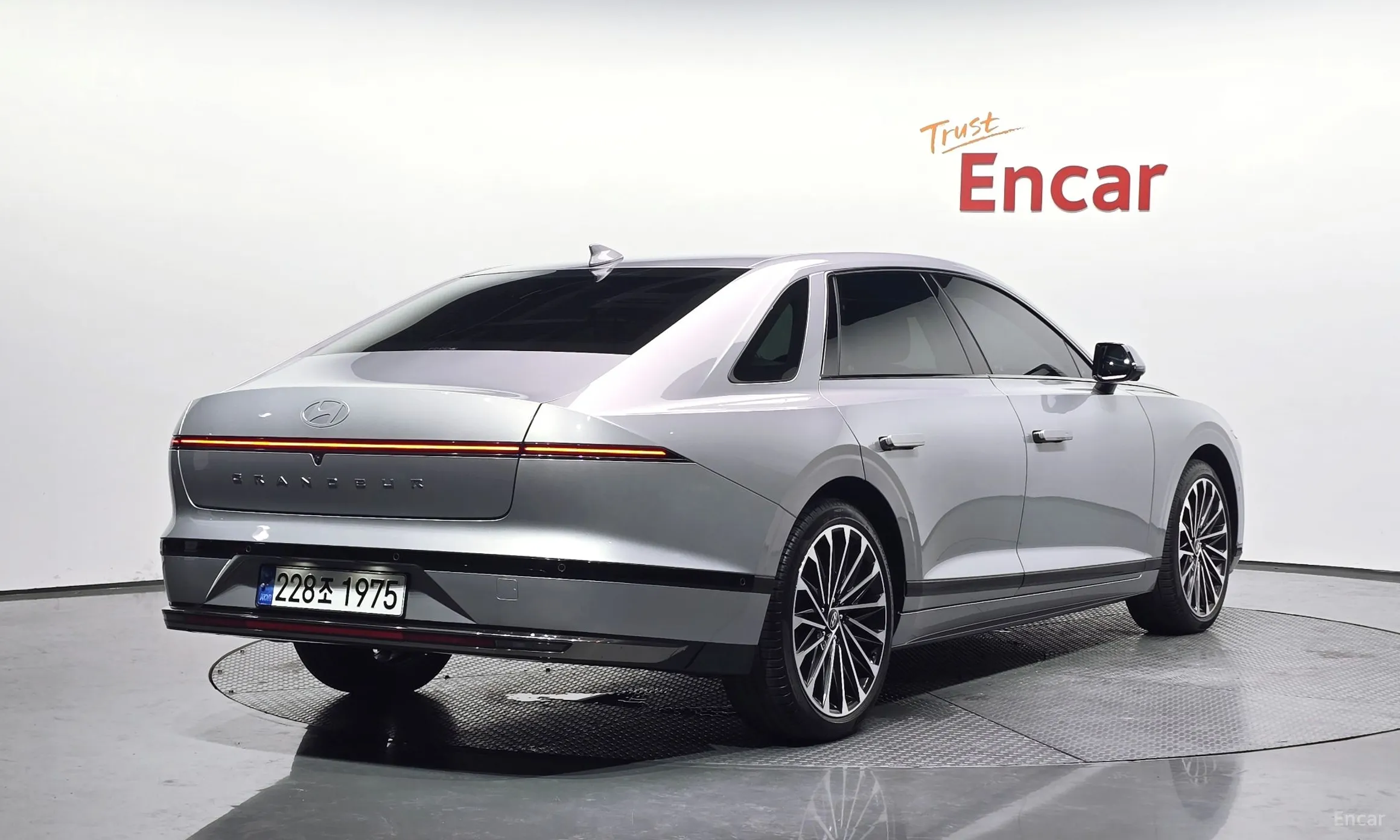 Hyundai Grandeur Hybrid (GN7)