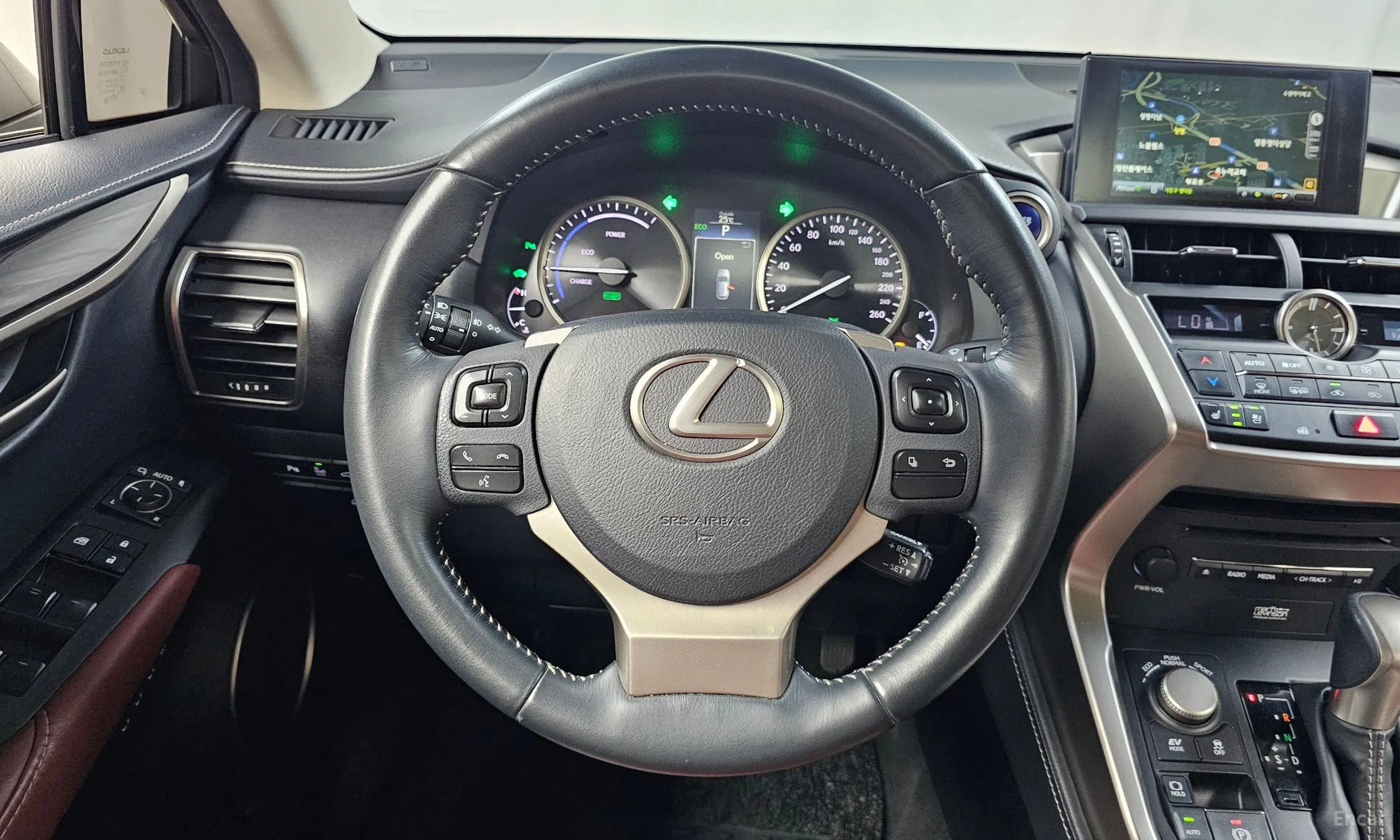 Lexus NX300h превью 12