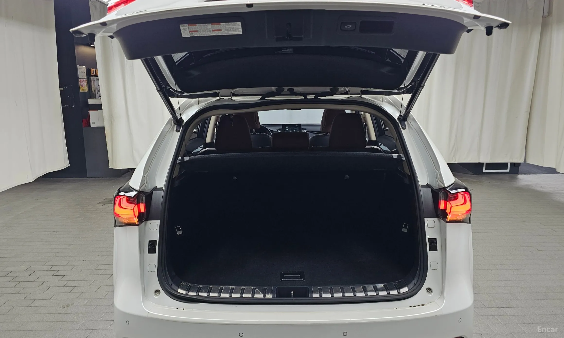 Lexus NX300h превью 18