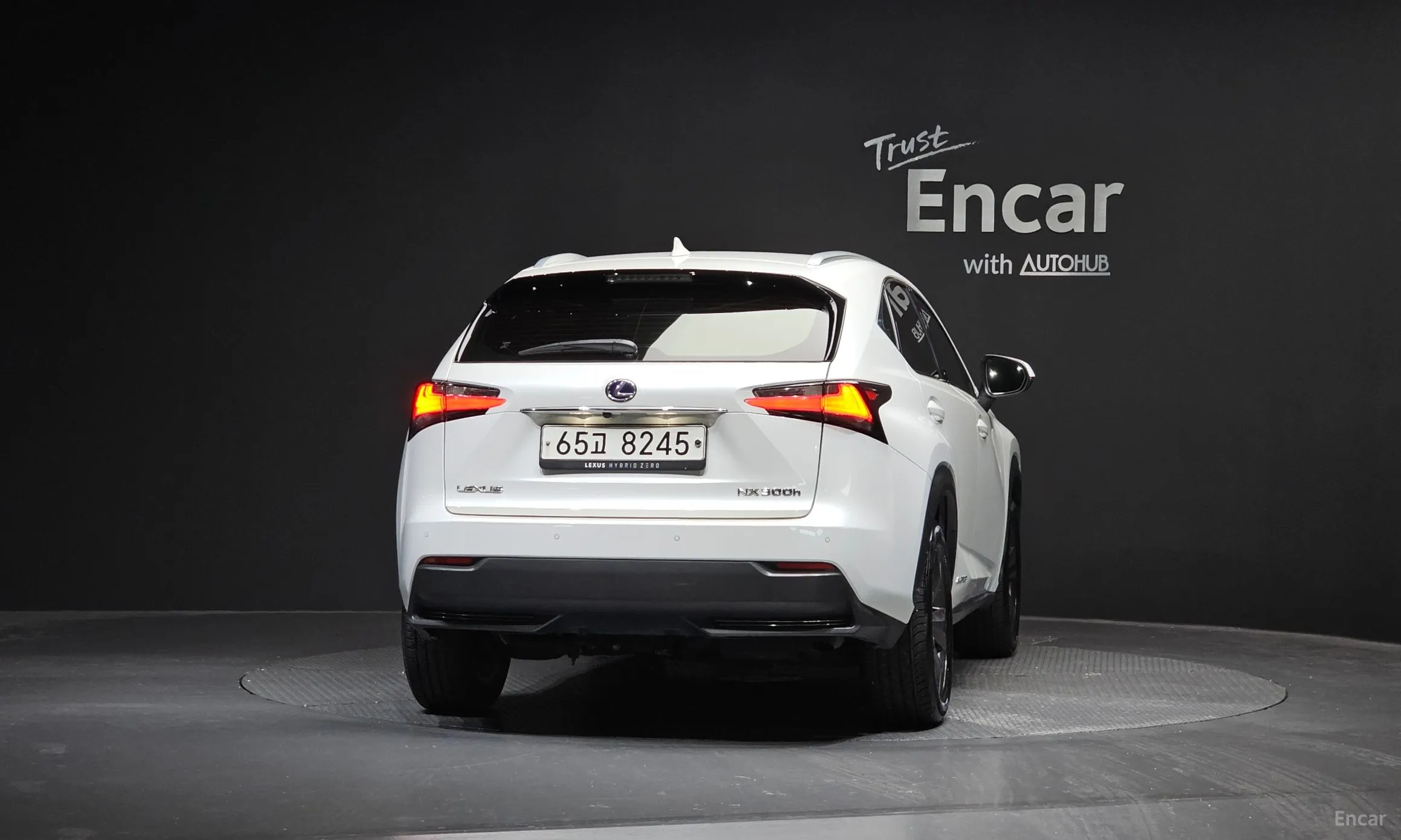 Lexus NX300h превью 4