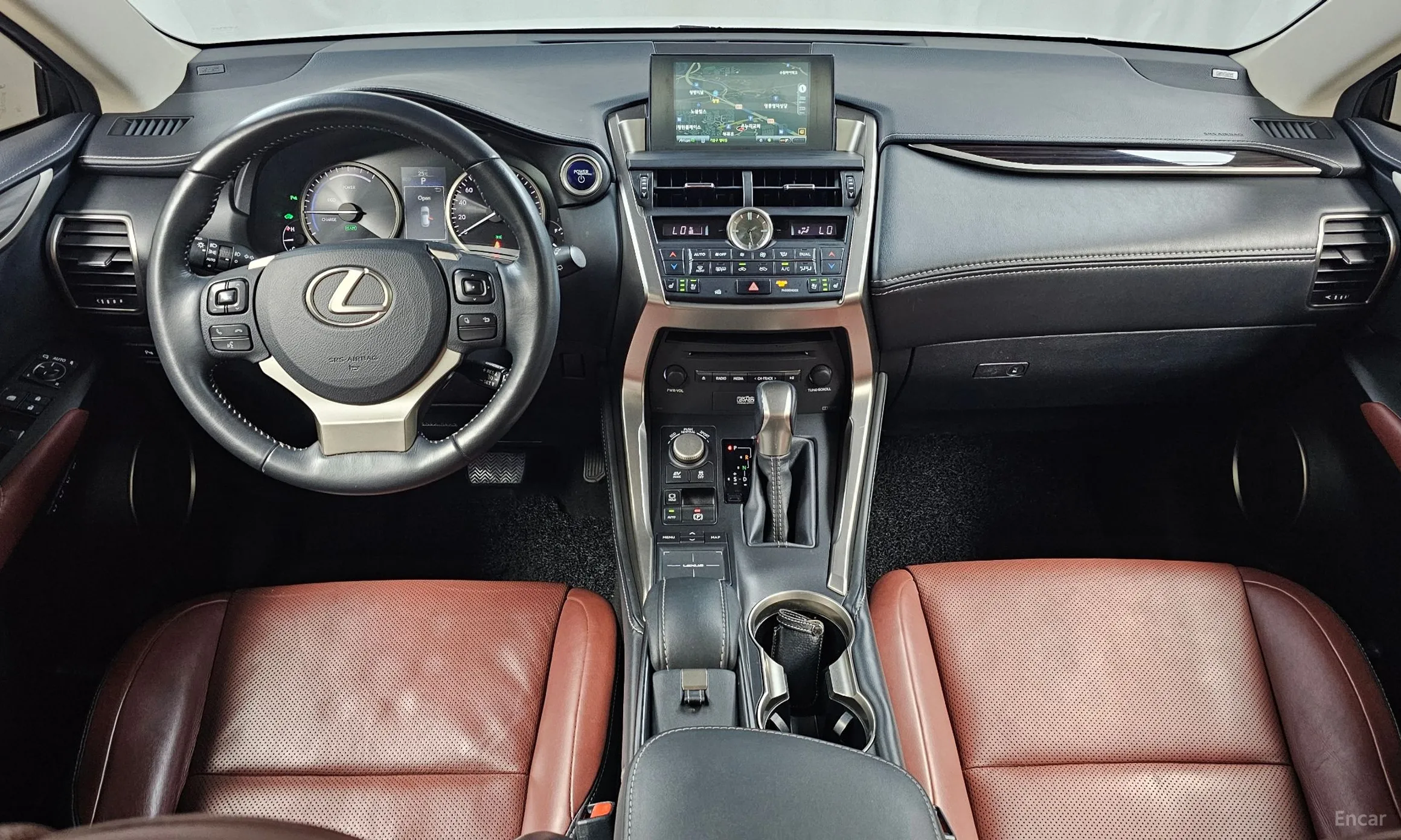 Lexus NX300h превью 7