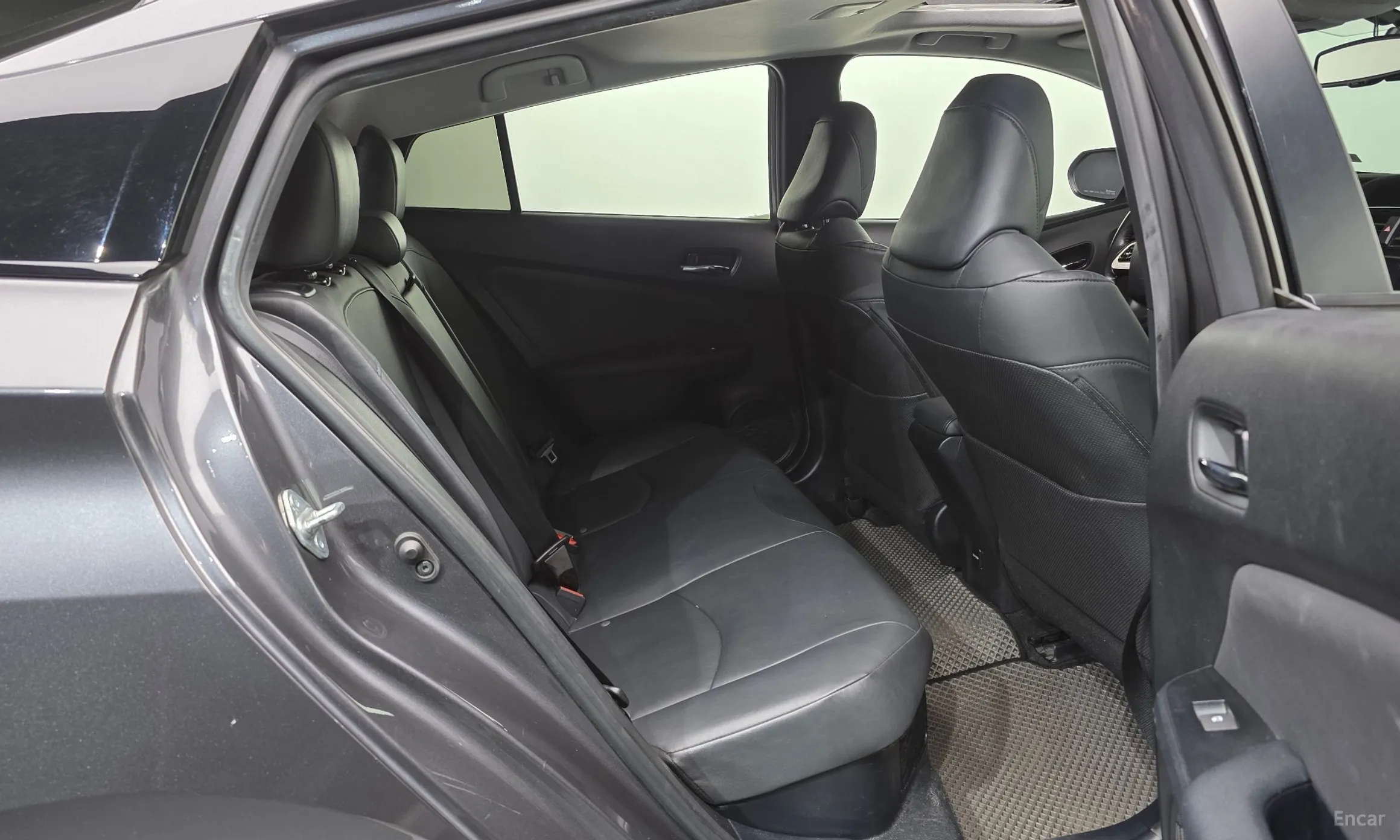 Toyota Prius 4th Generation превью 11