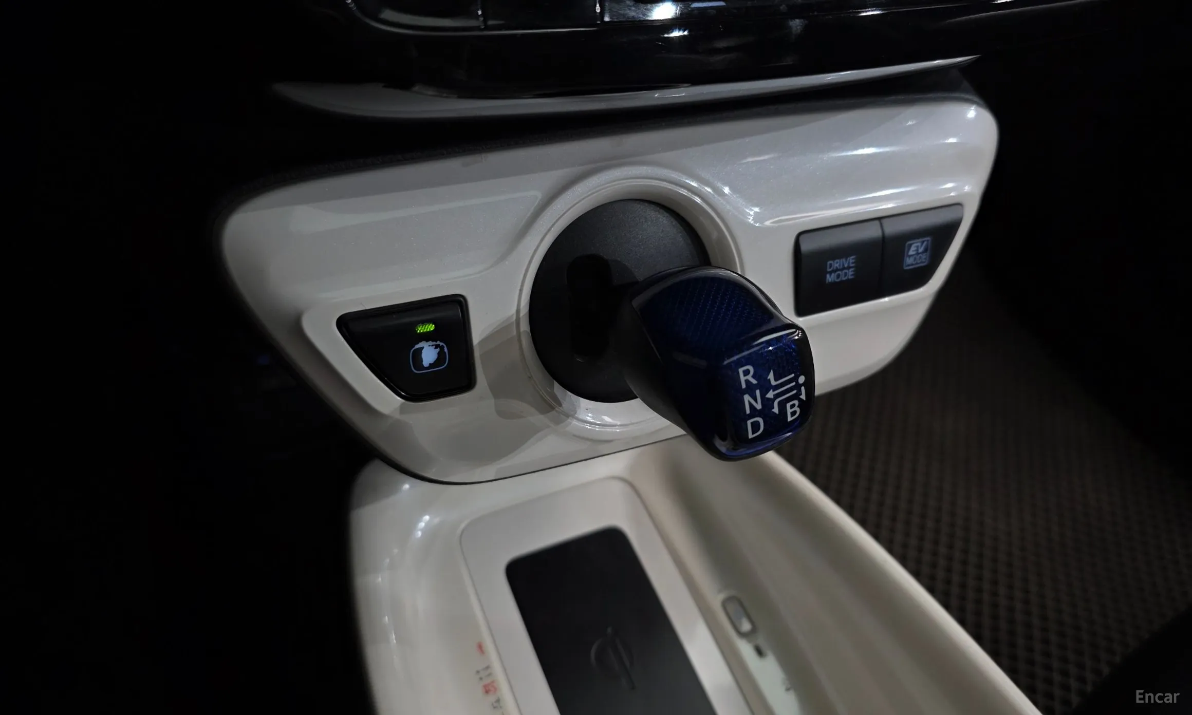 Toyota Prius 4th Generation превью 9