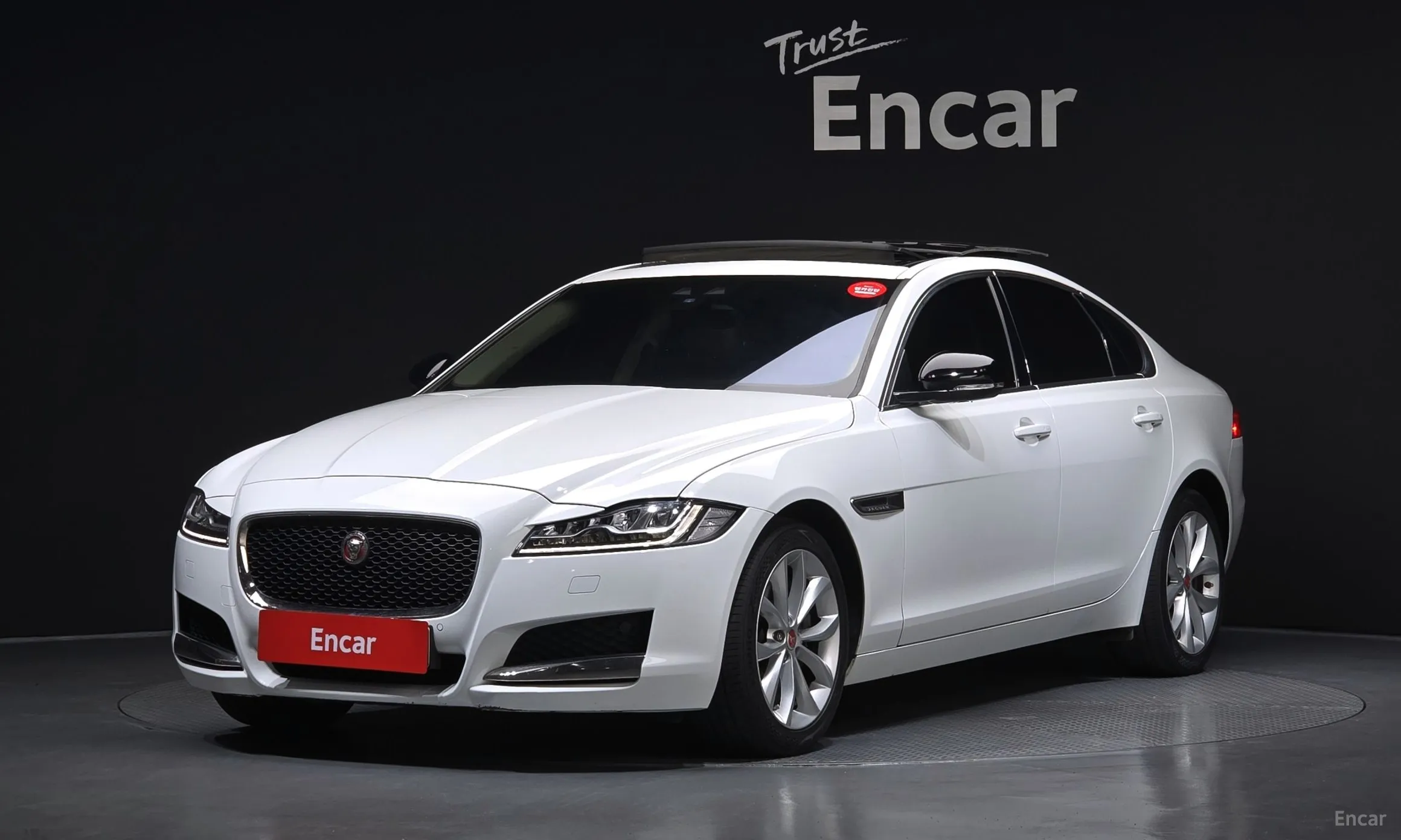 Jaguar XF (x260)