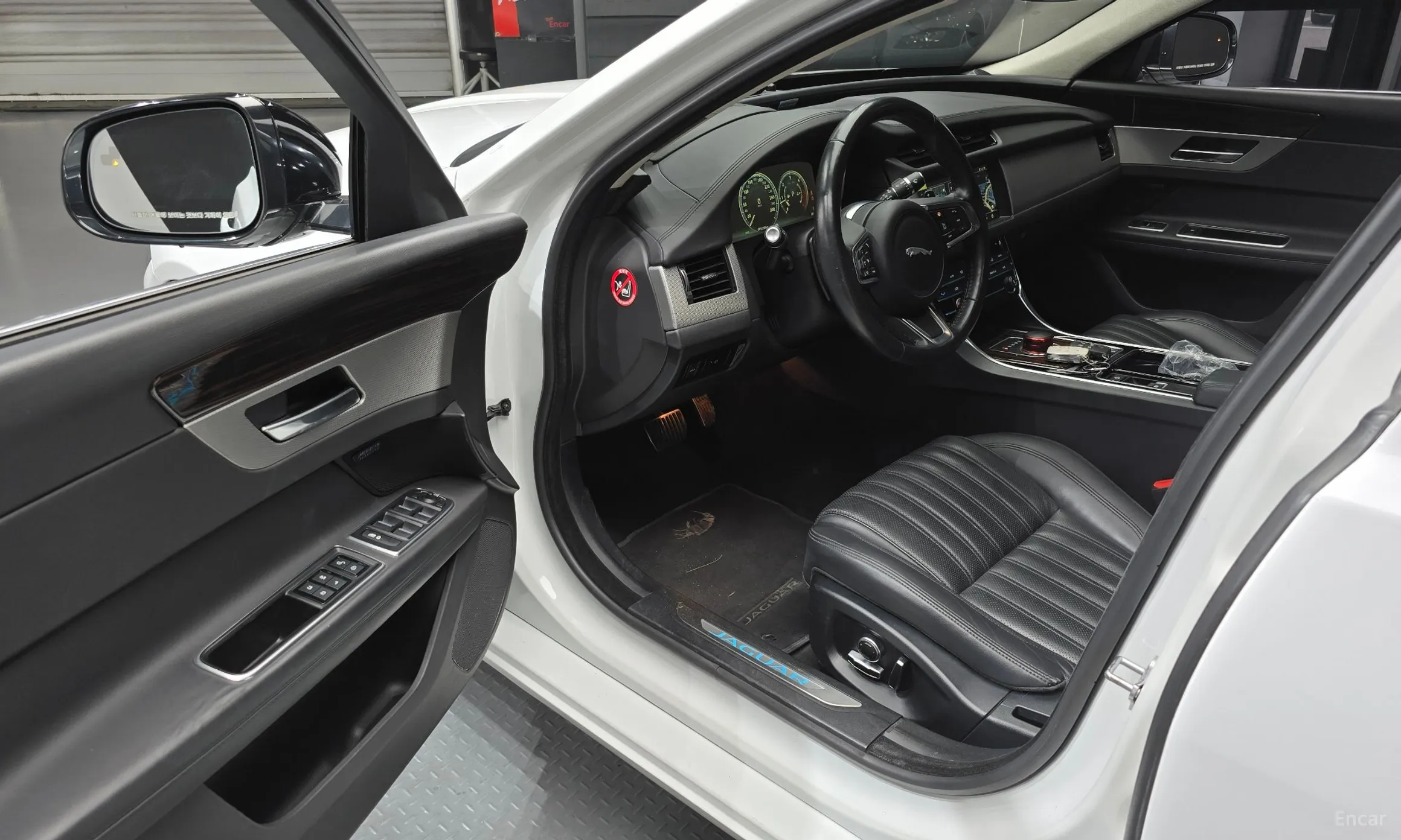 Jaguar XF (x260) превью 10