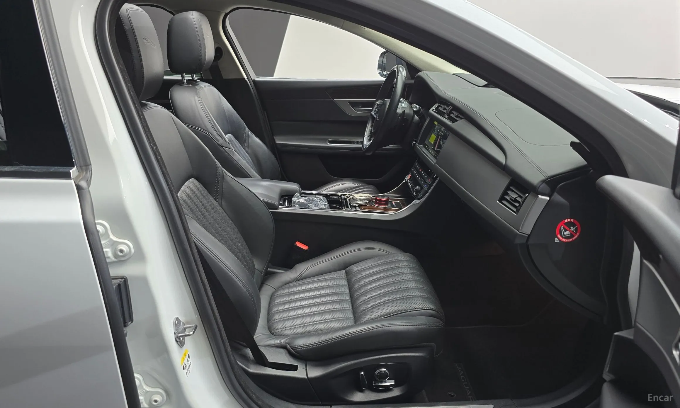 Jaguar XF (x260) превью 11