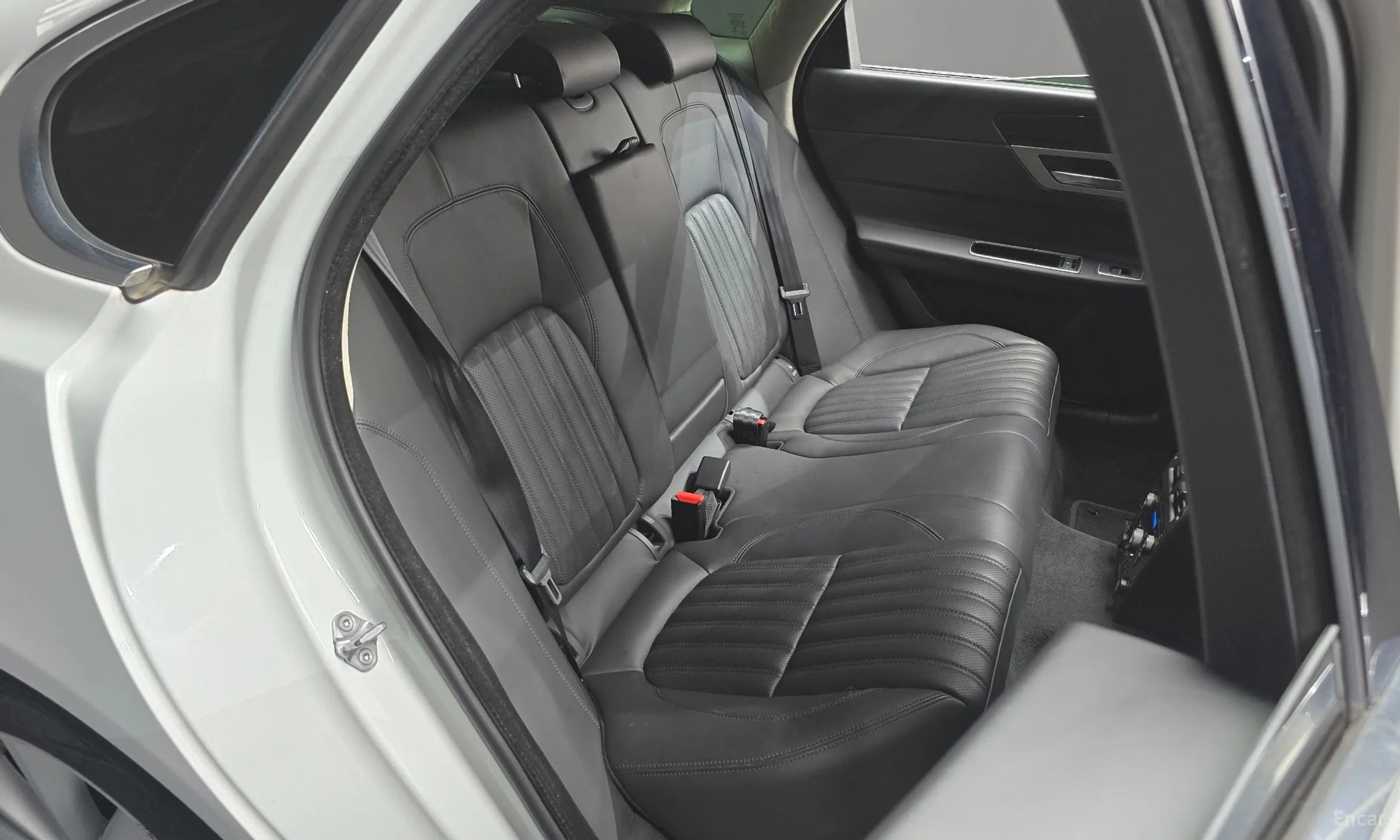 Jaguar XF (x260) превью 12