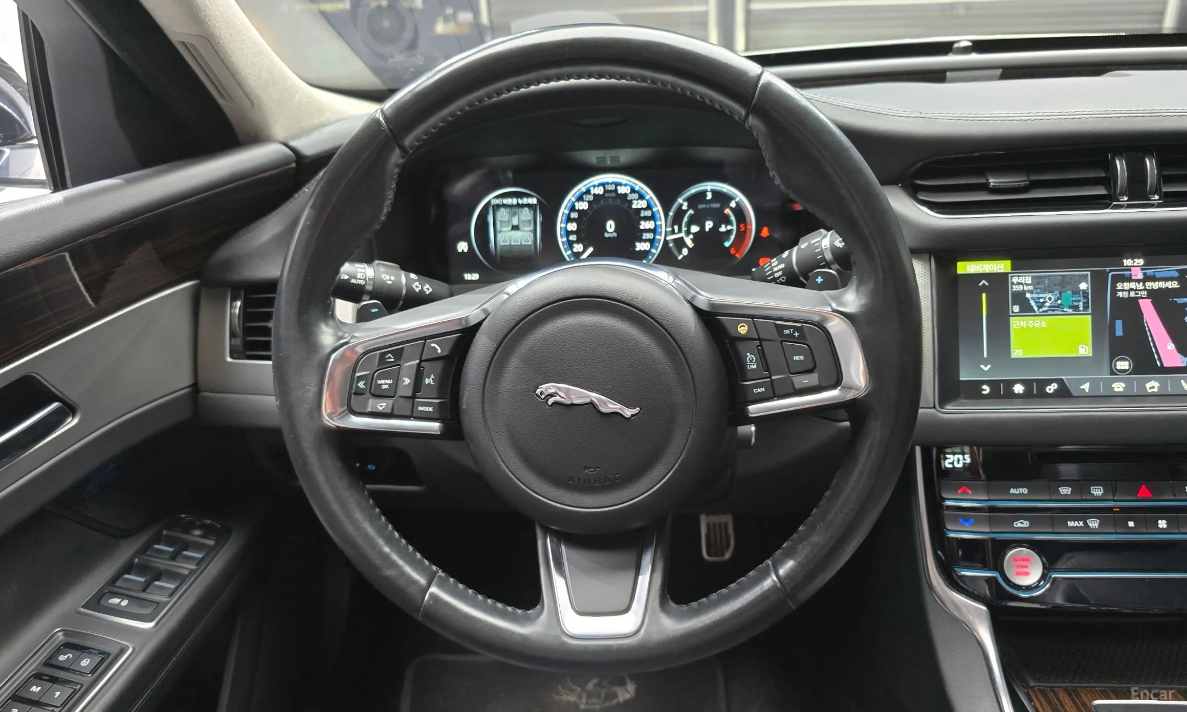 Jaguar XF (x260) превью 13