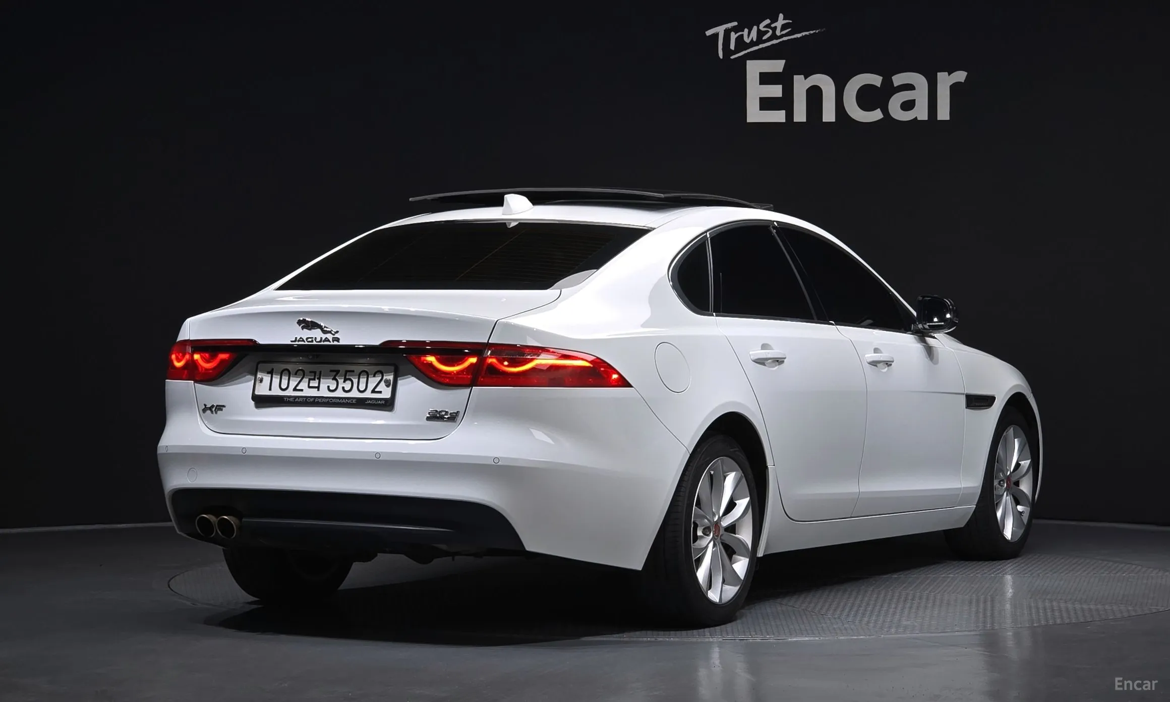 Jaguar XF (x260)