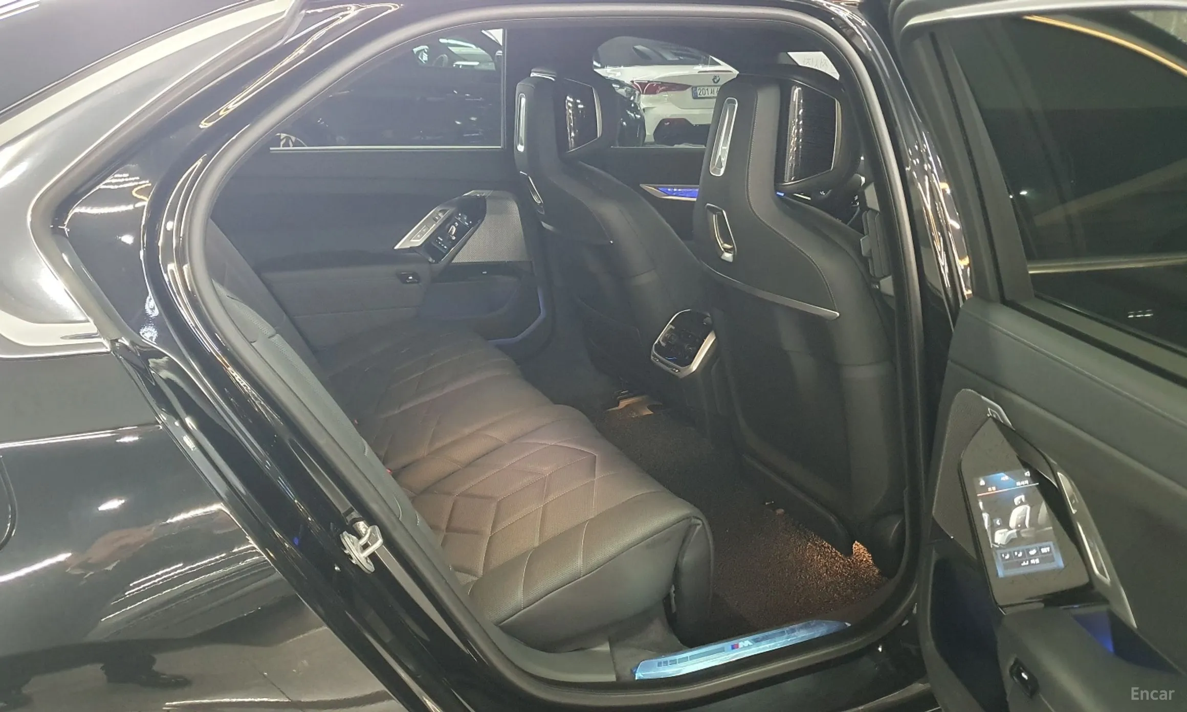 BMW 7 Series (G70) превью 12