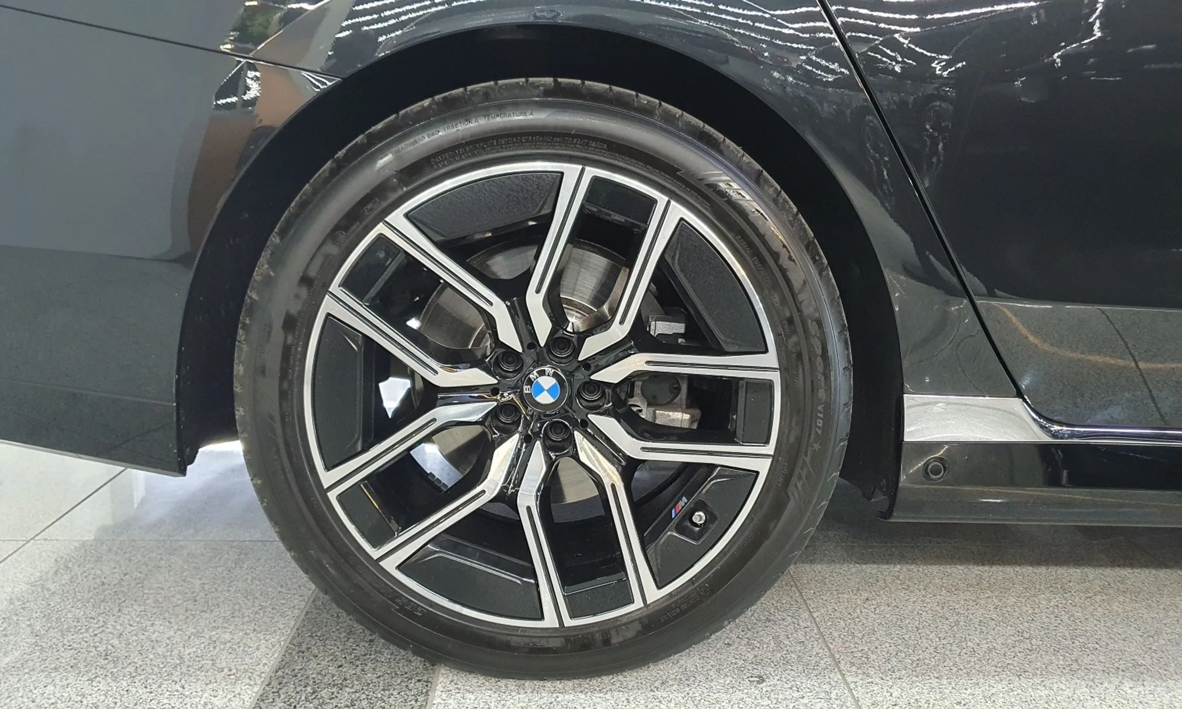 BMW 7 Series (G70) превью 5