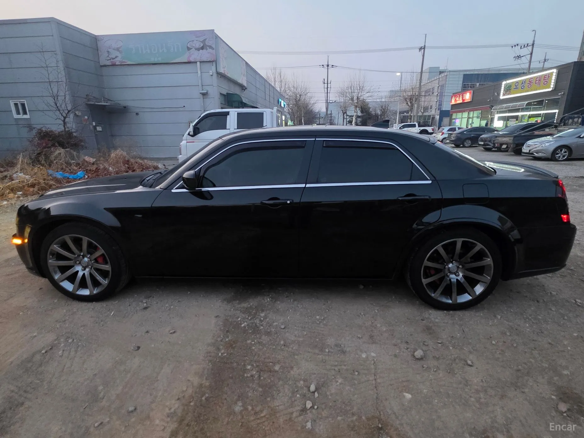 Chrysler 300C превью 3
