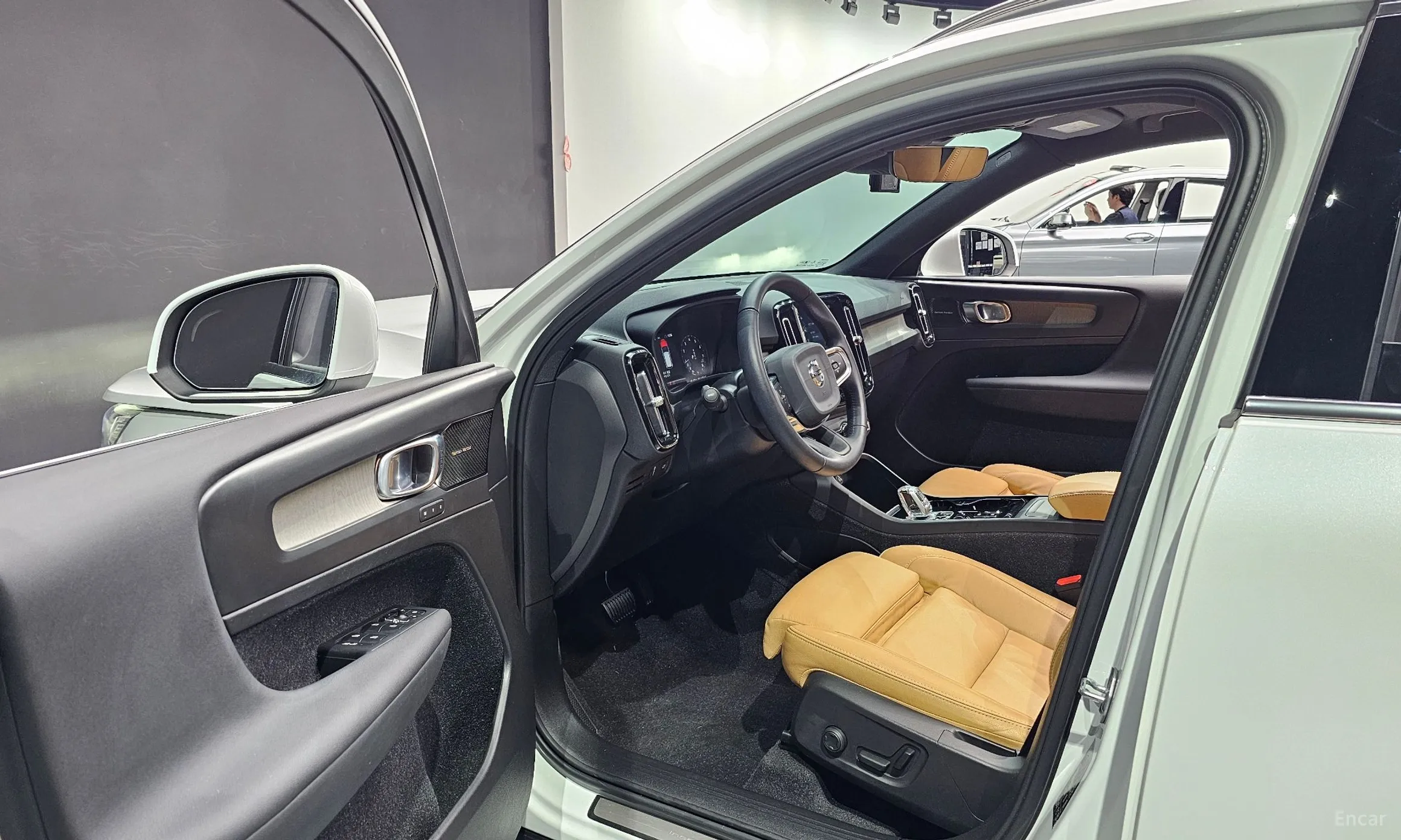 Volvo XC40 превью 10
